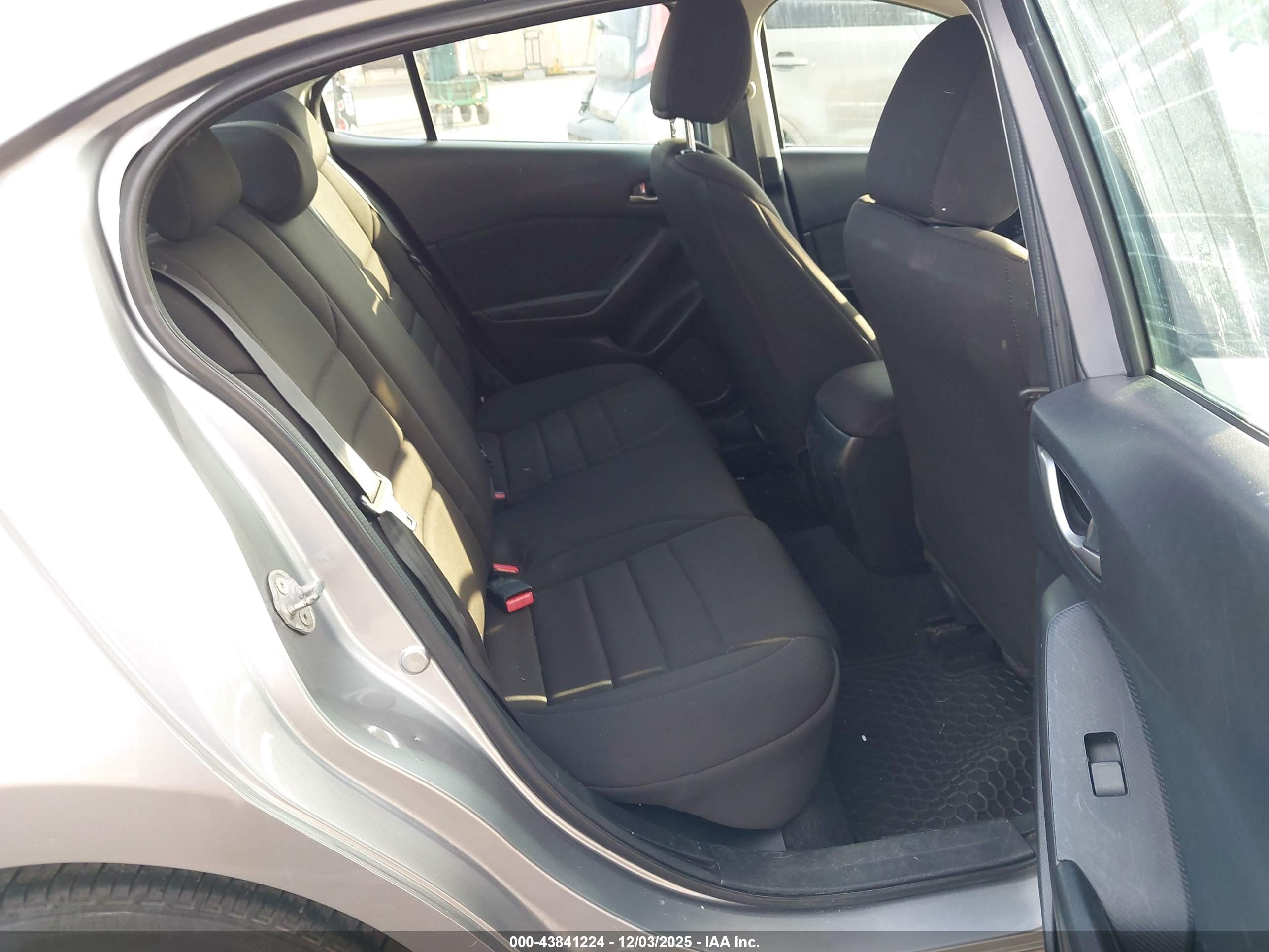 MAZDA MAZDA3 image 8
