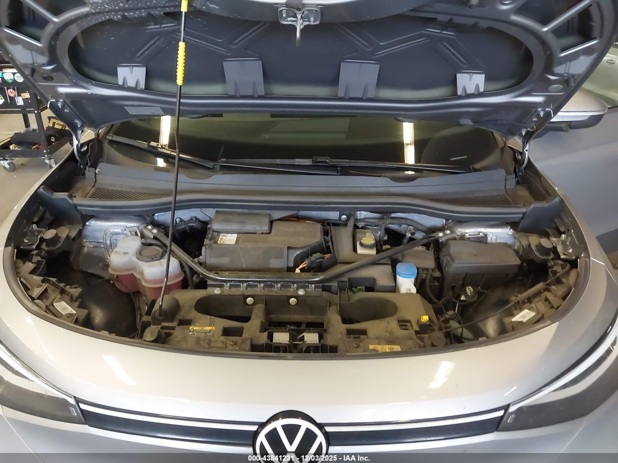 VOLKSWAGEN ID.4 image 10