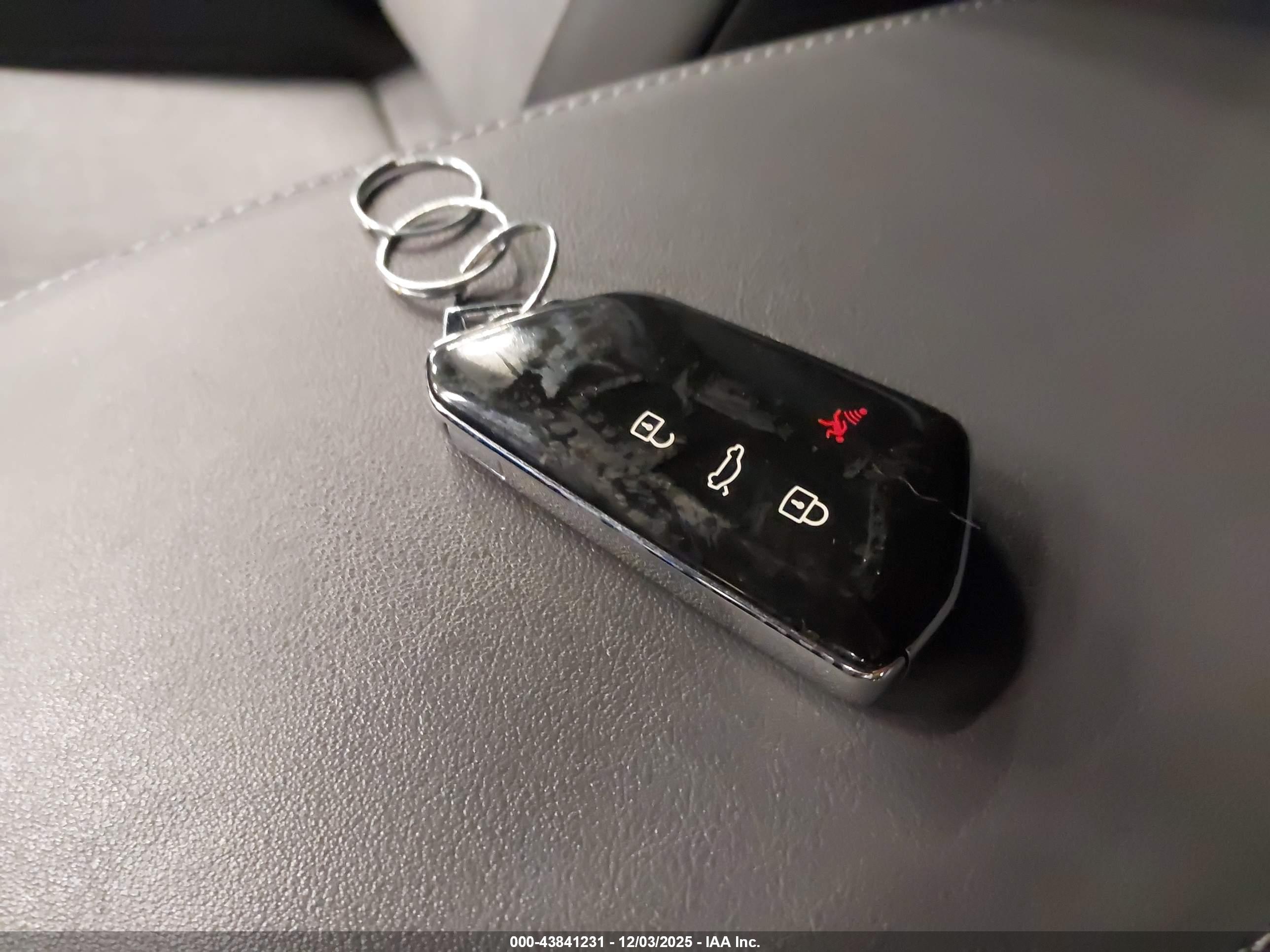 VOLKSWAGEN ID.4 image 11