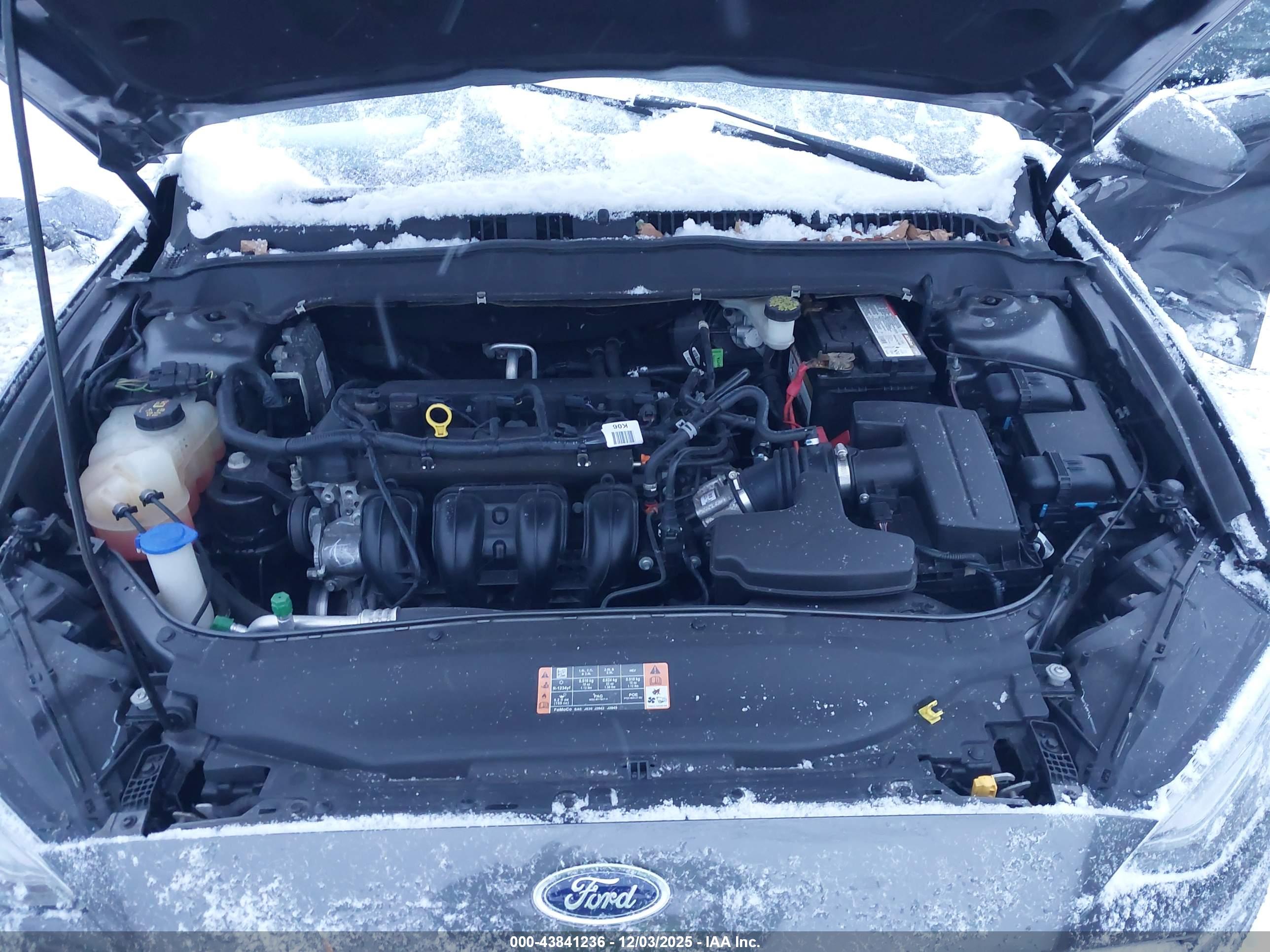 FORD FUSION image 10