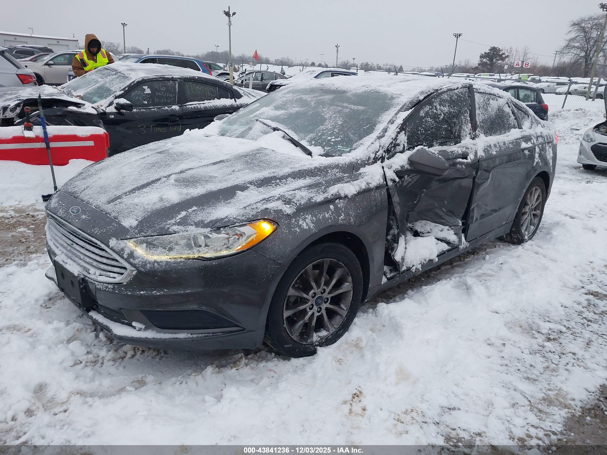 FORD FUSION image 2