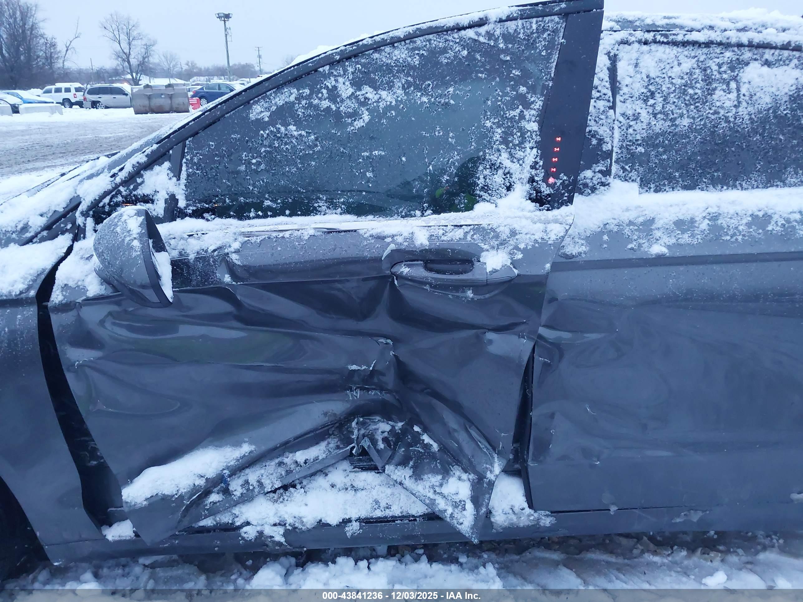 FORD FUSION image 6