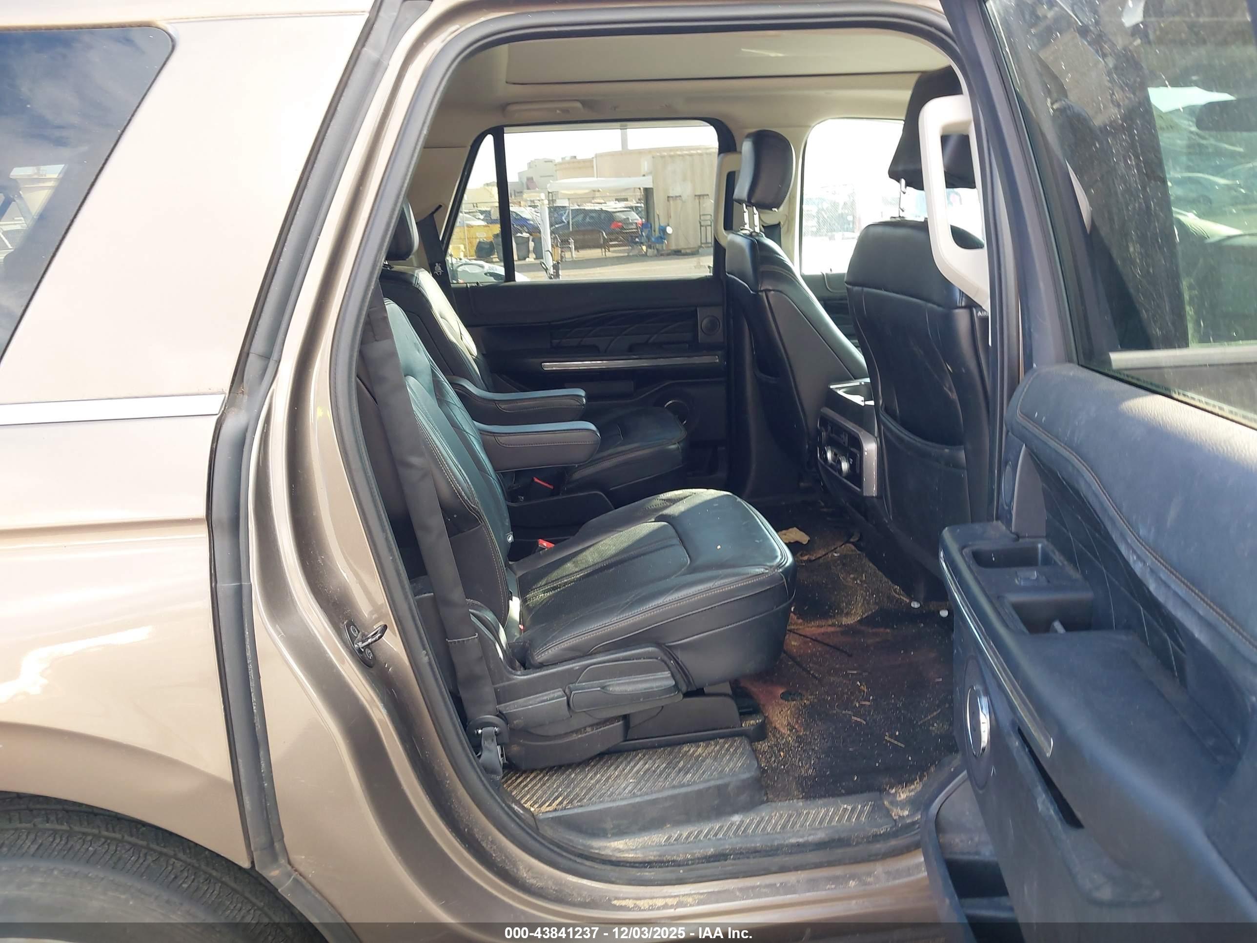 FORD EXPEDITION image 8