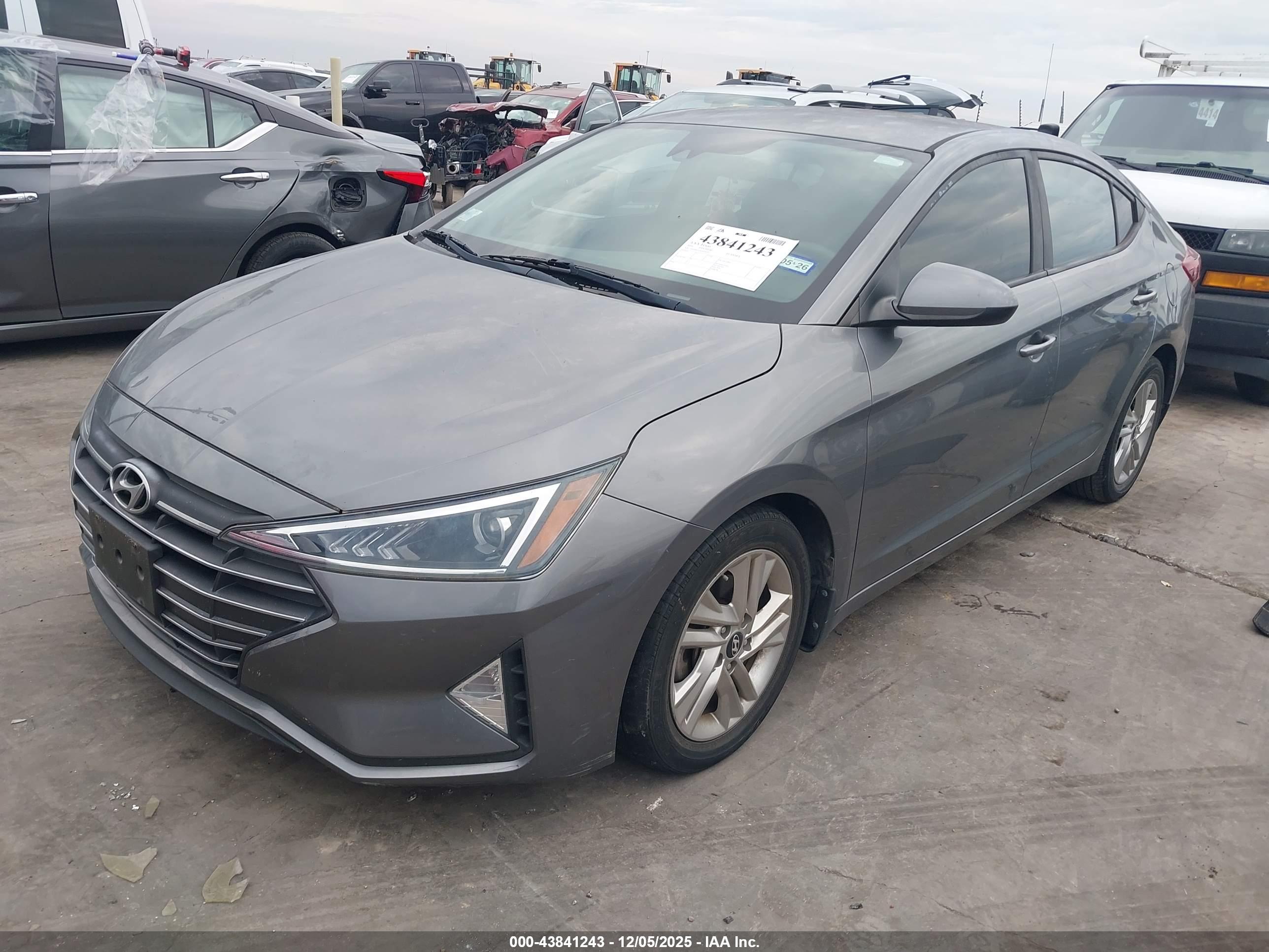 HYUNDAI ELANTRA image 2