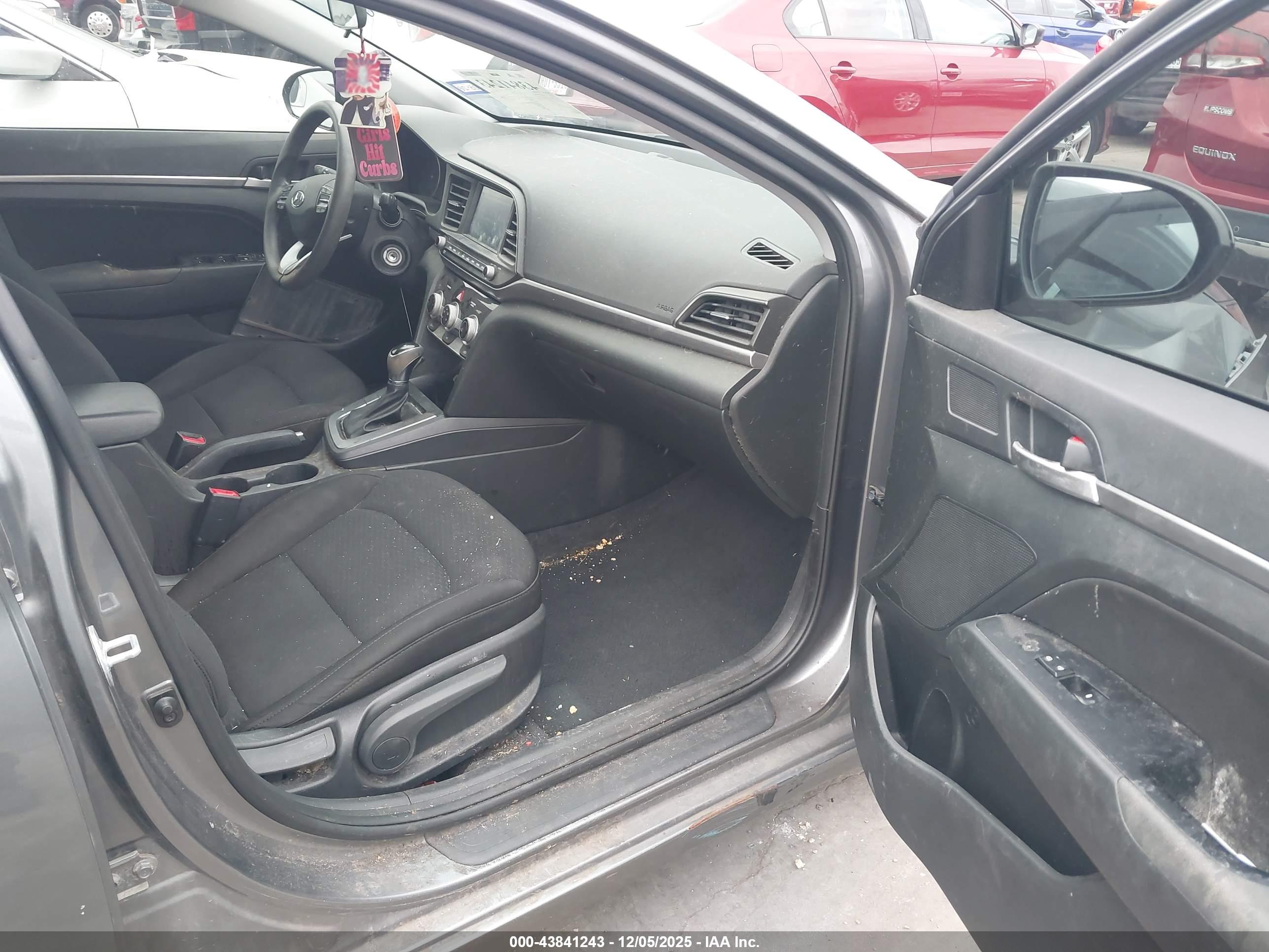 HYUNDAI ELANTRA image 5
