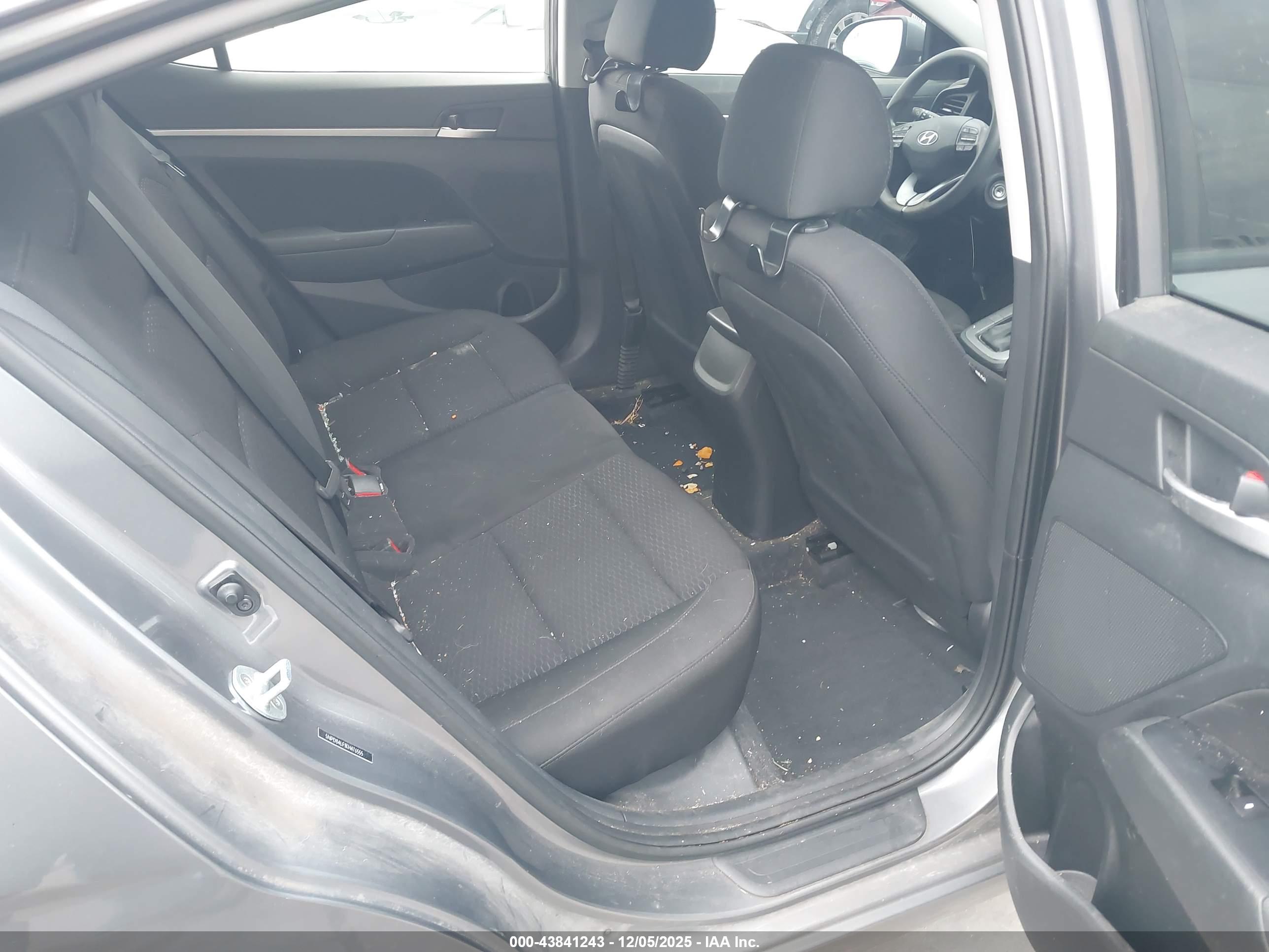 HYUNDAI ELANTRA image 8