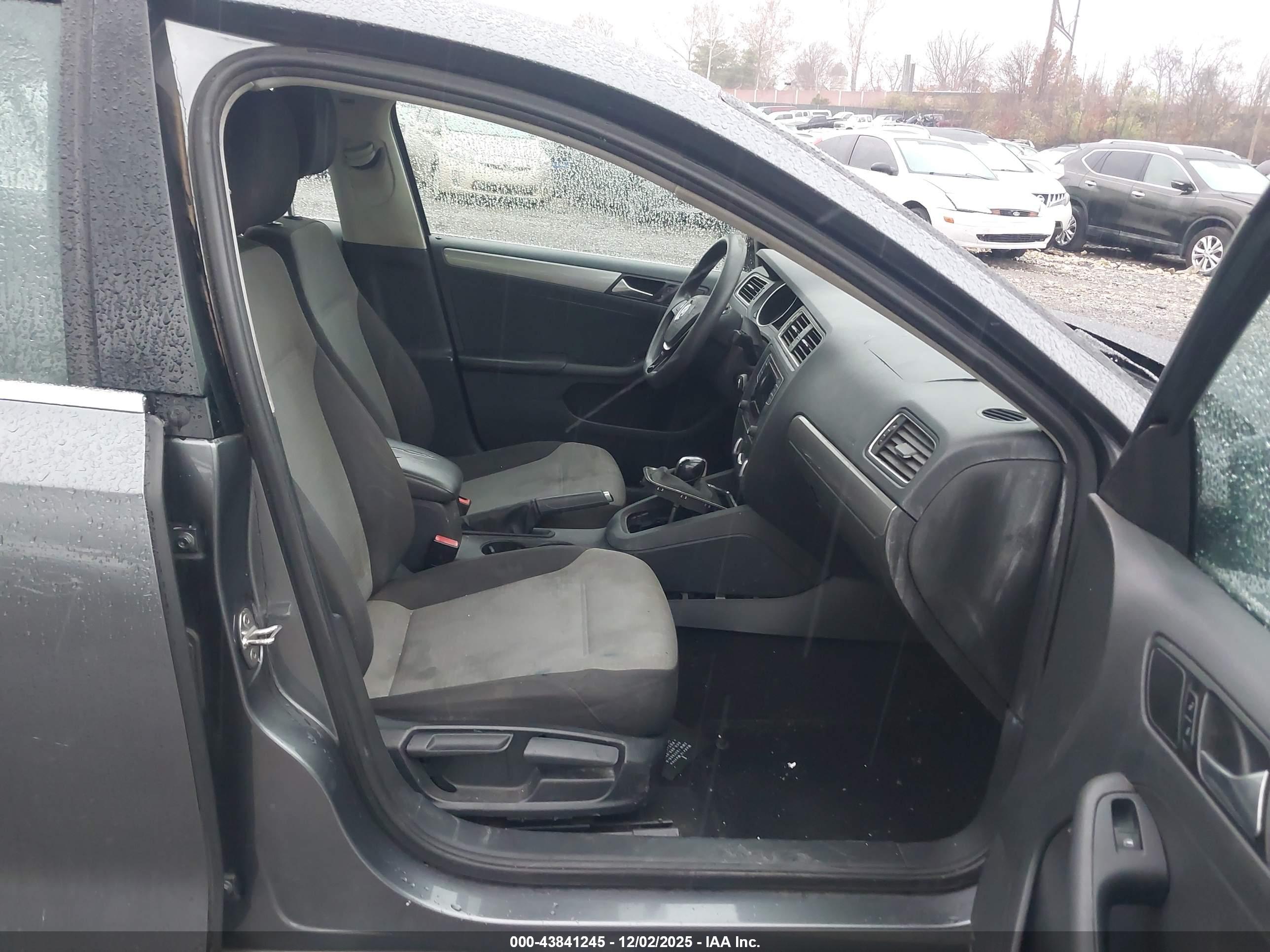 VOLKSWAGEN JETTA image 5