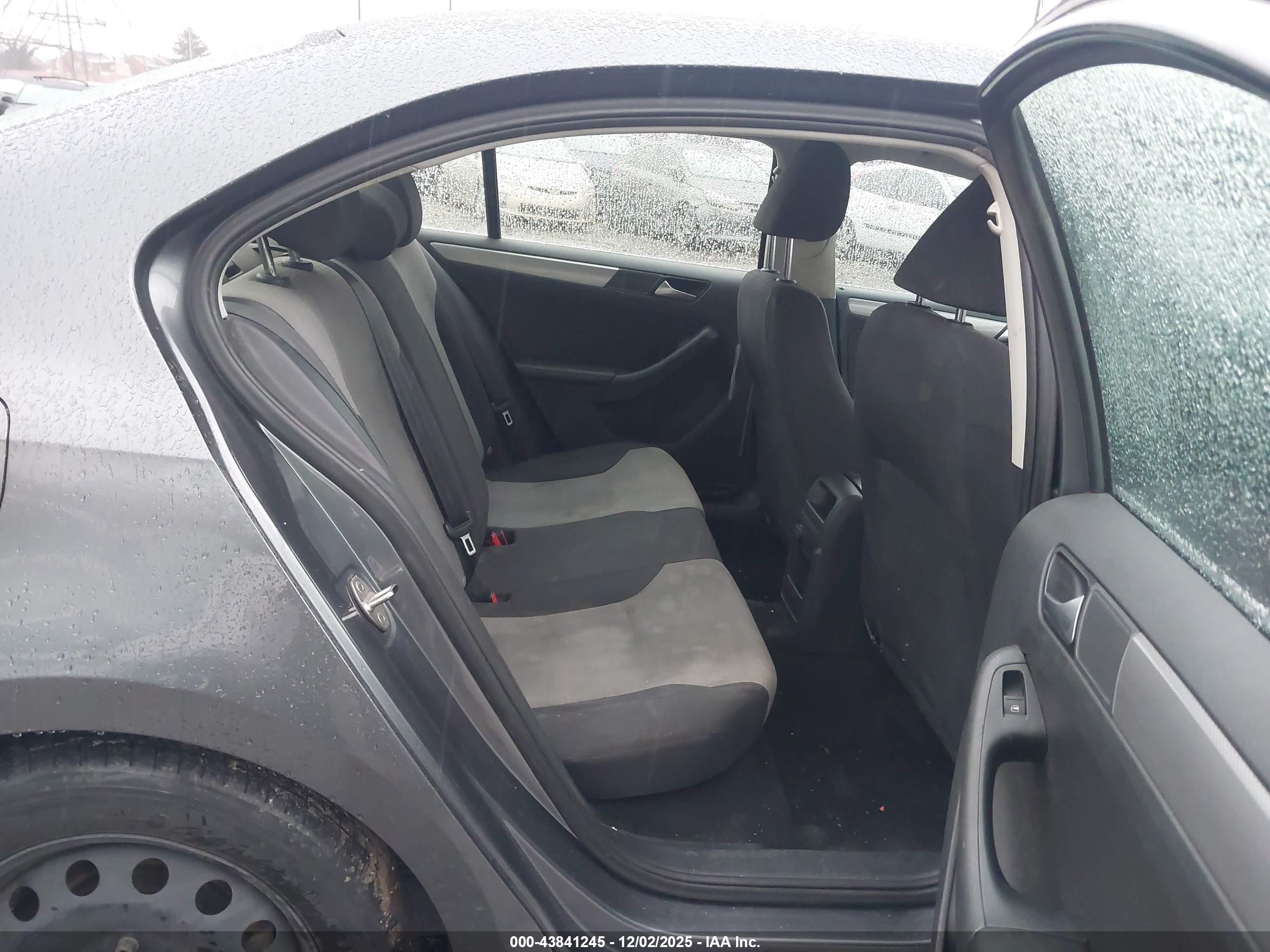VOLKSWAGEN JETTA image 8