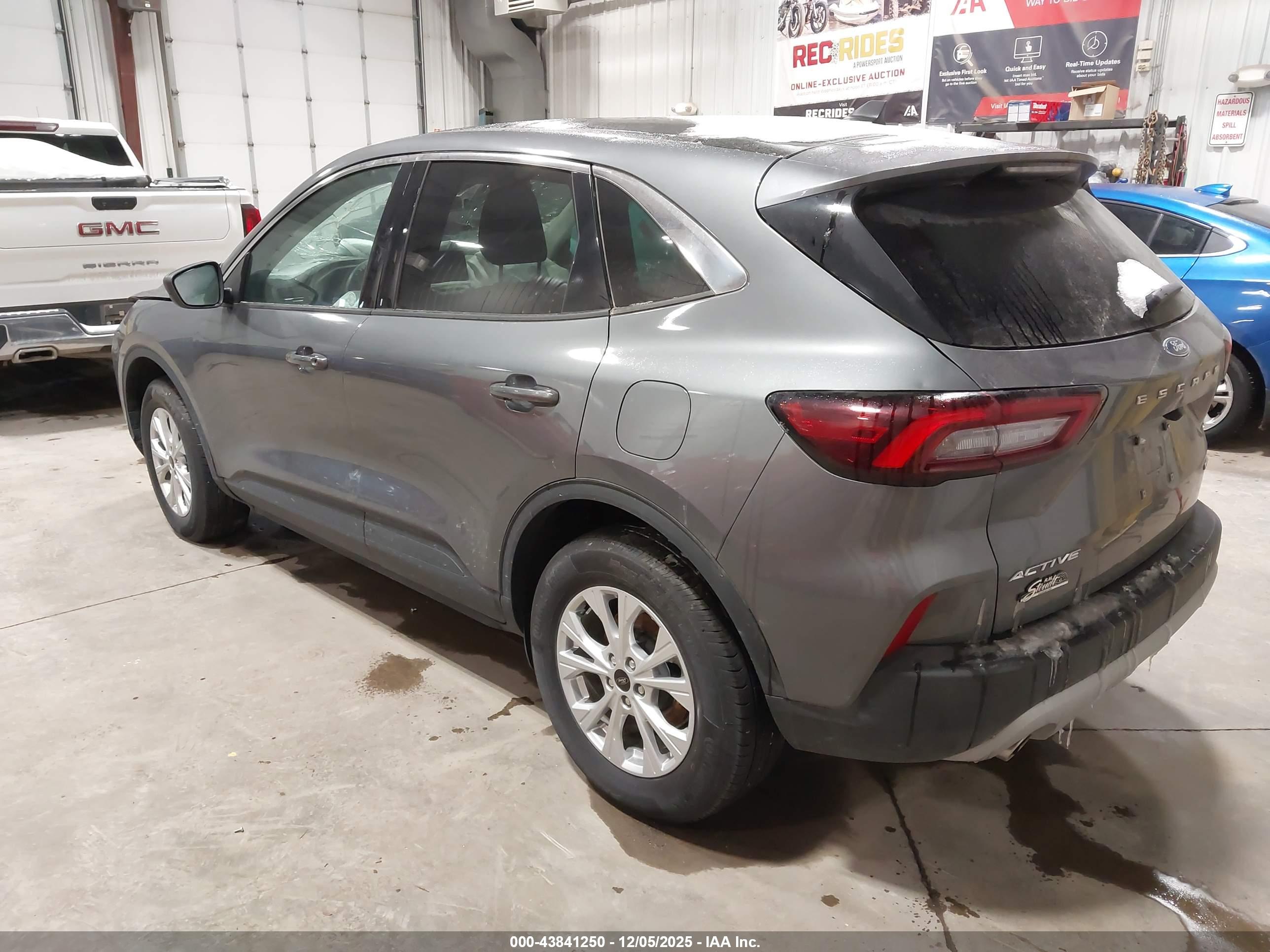 FORD ESCAPE image 3
