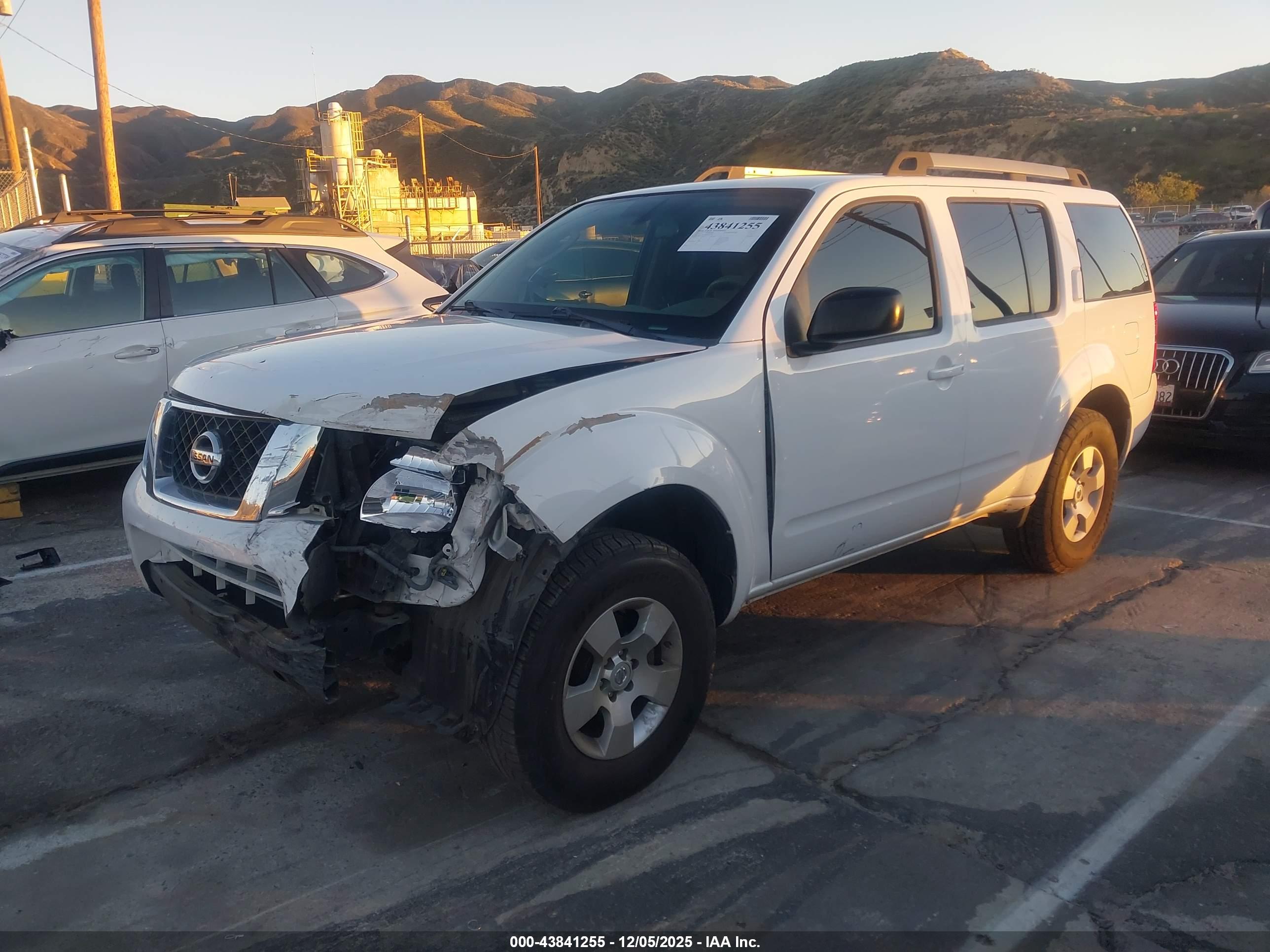 NISSAN PATHFINDER image 2