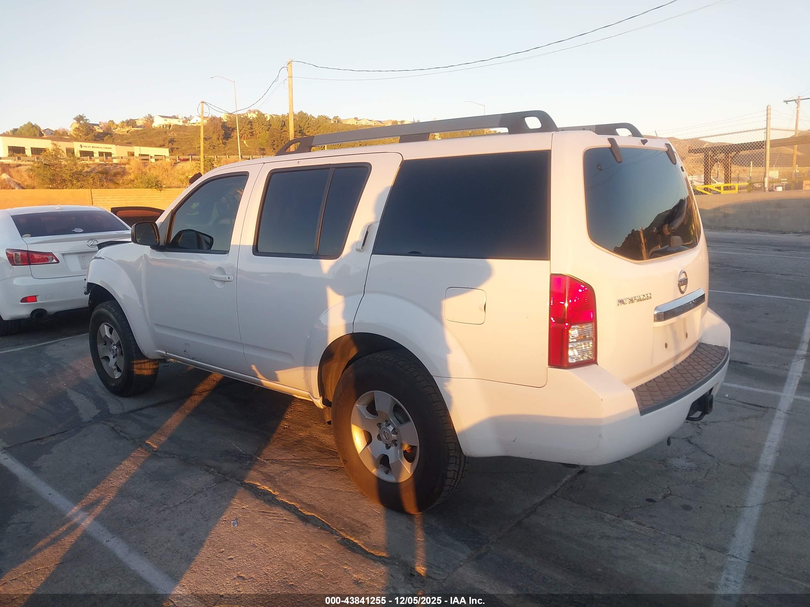 NISSAN PATHFINDER image 3