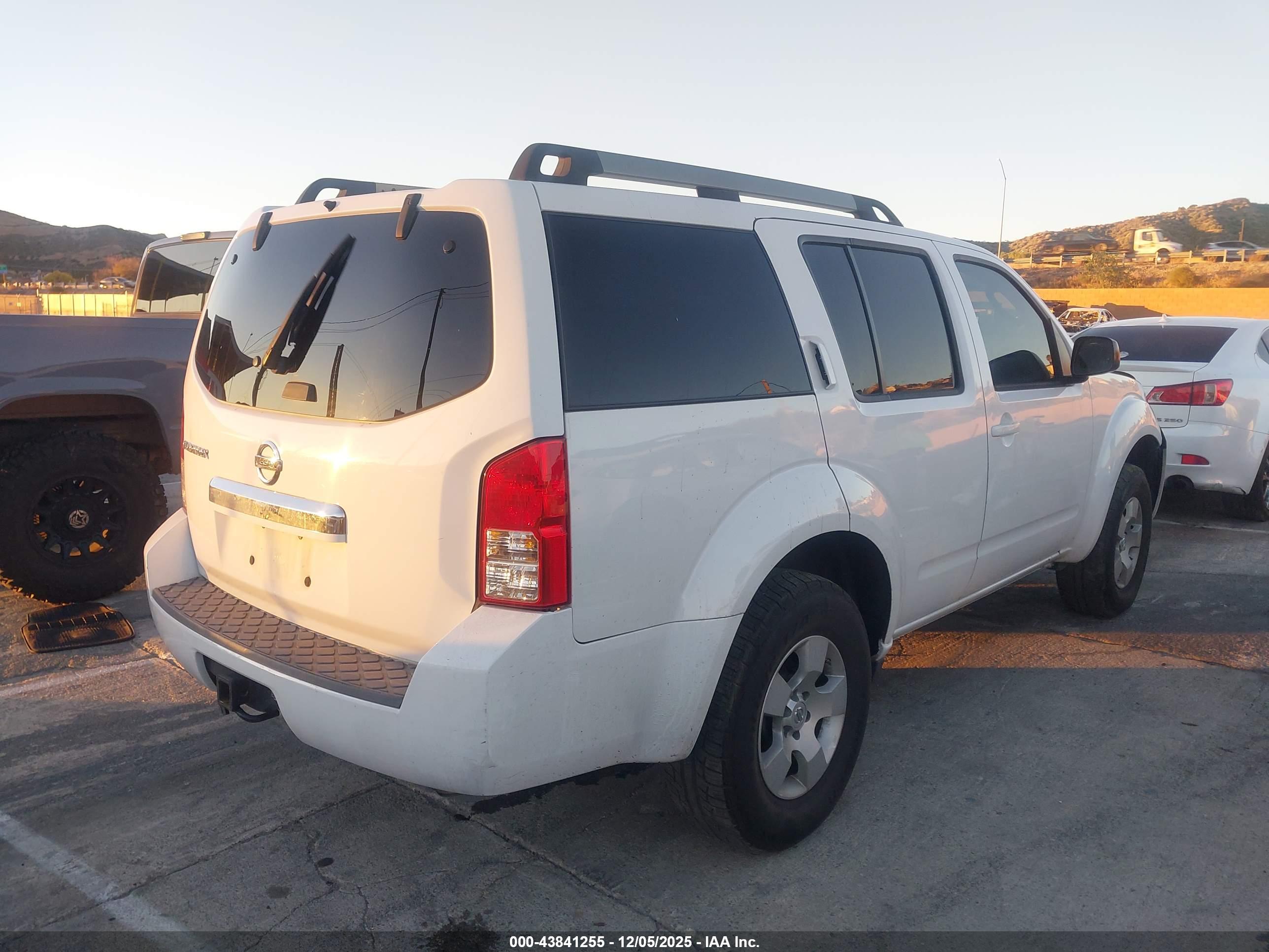 NISSAN PATHFINDER image 4