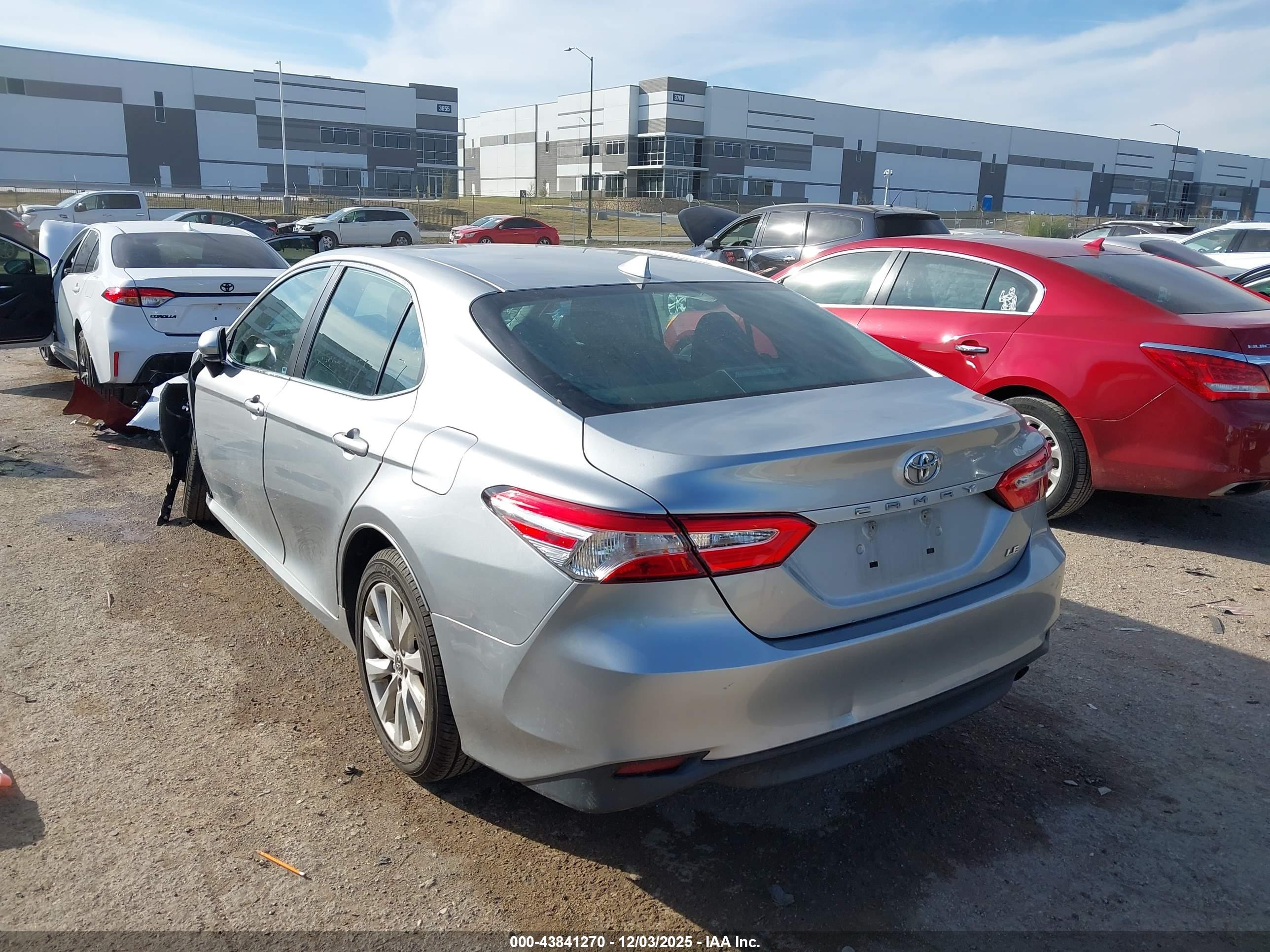 TOYOTA CAMRY image 3