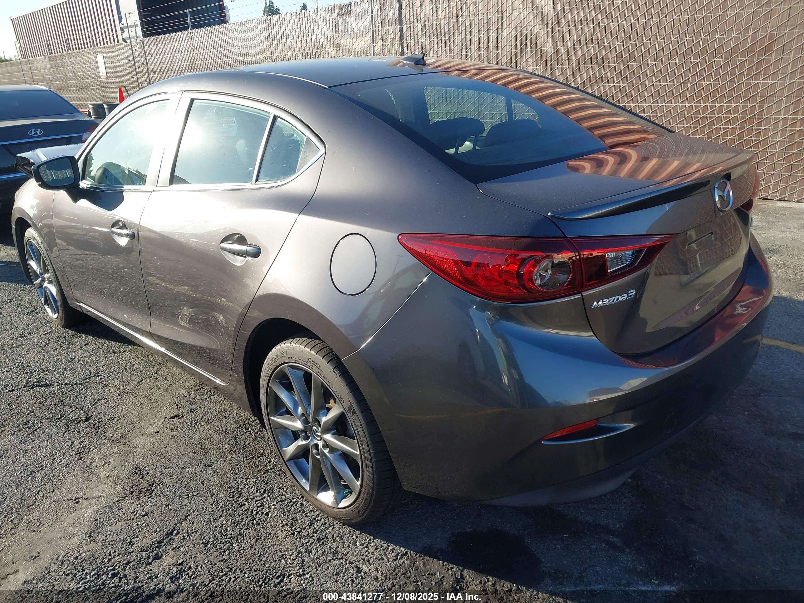 MAZDA MAZDA3 image 3