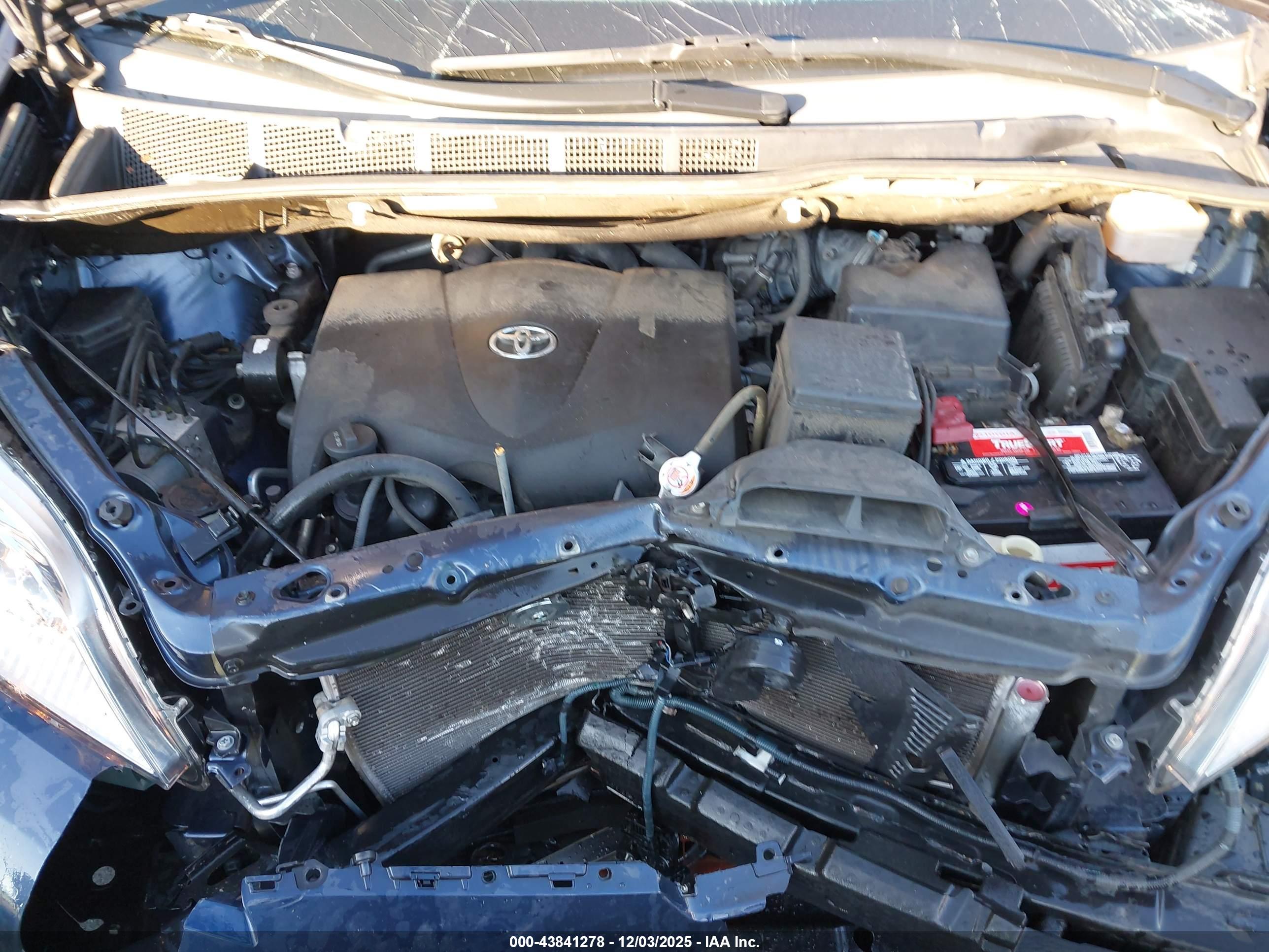 TOYOTA SIENNA image 10