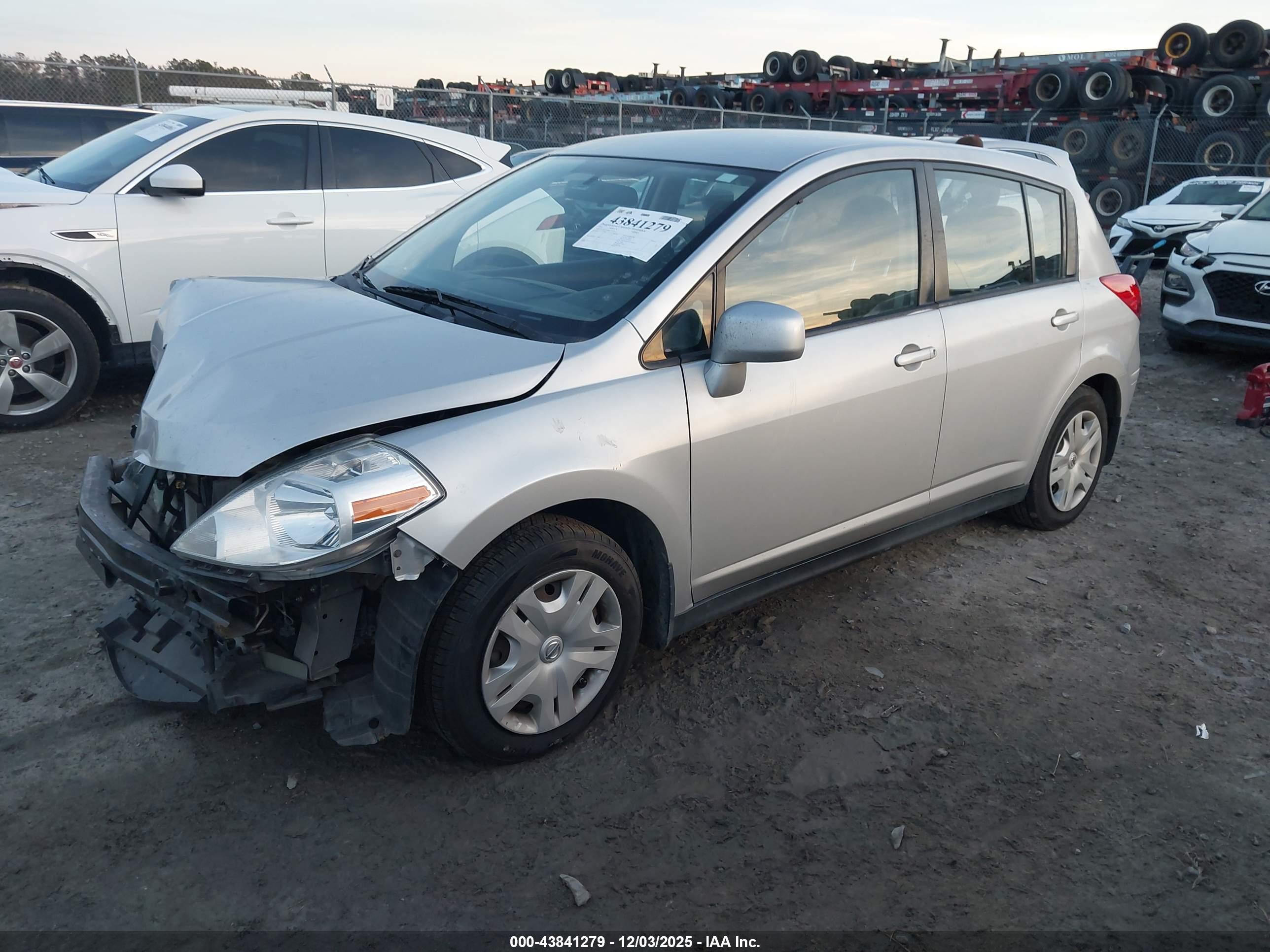 NISSAN VERSA image 2