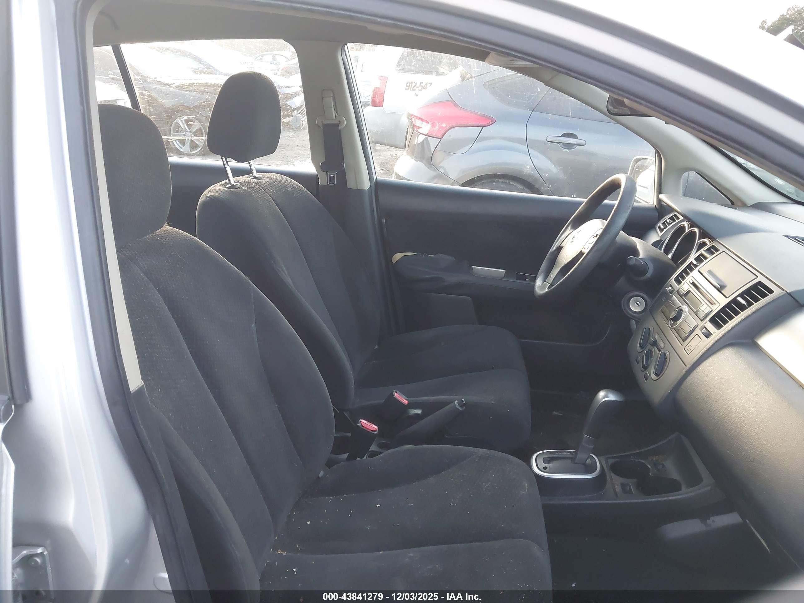NISSAN VERSA image 5