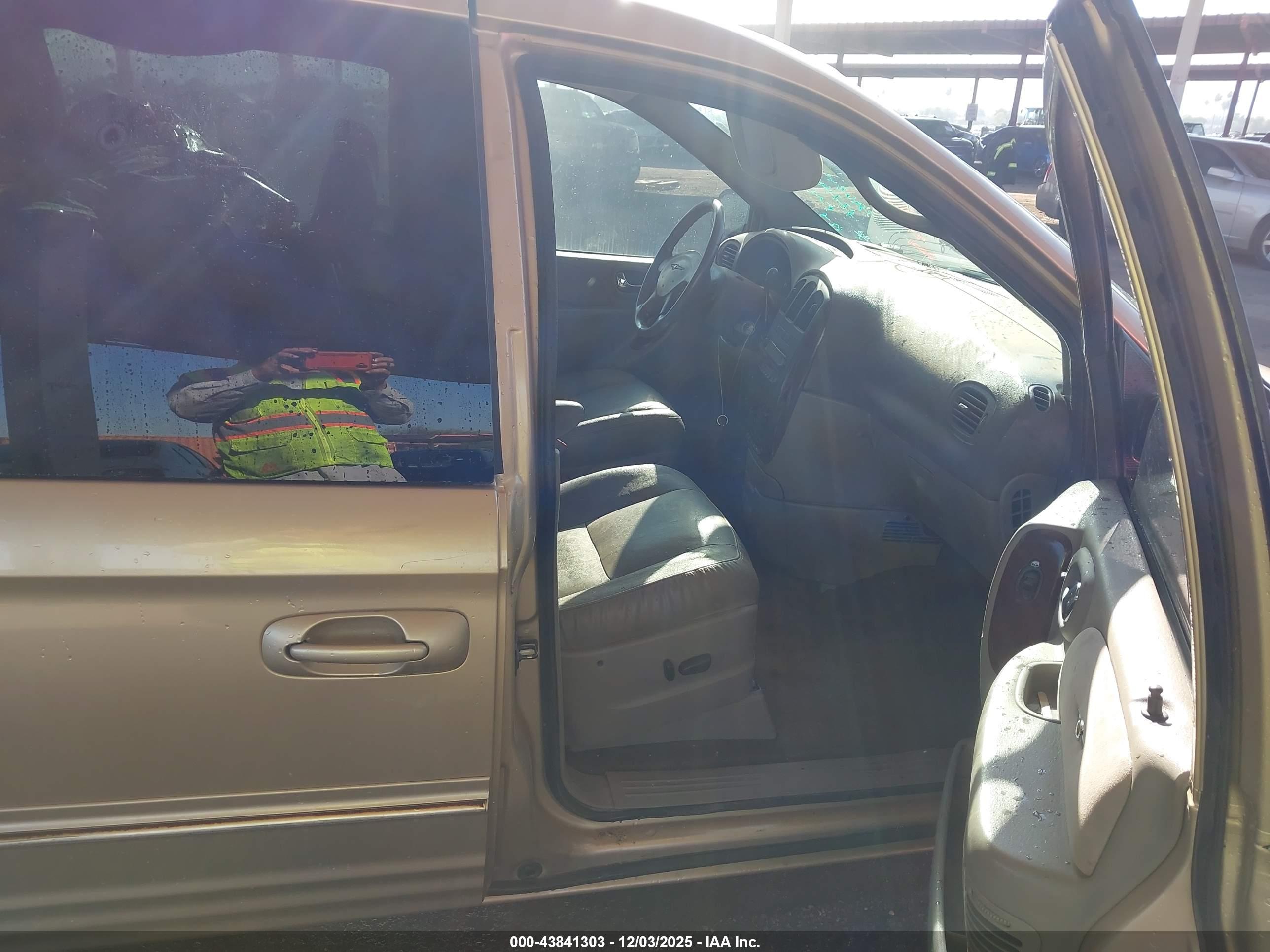 CHRYSLER TOWN image 5