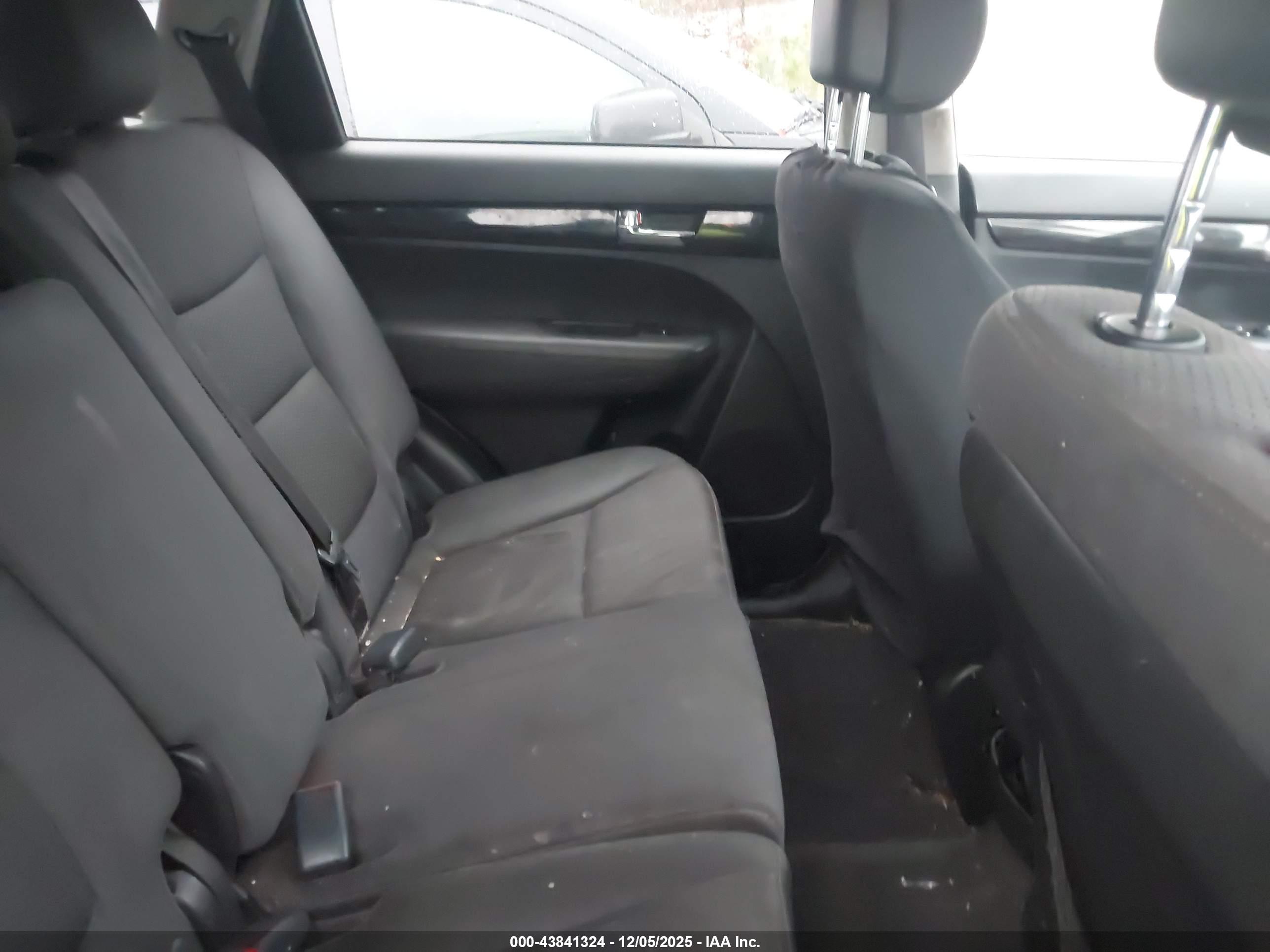 KIA SORENTO image 8