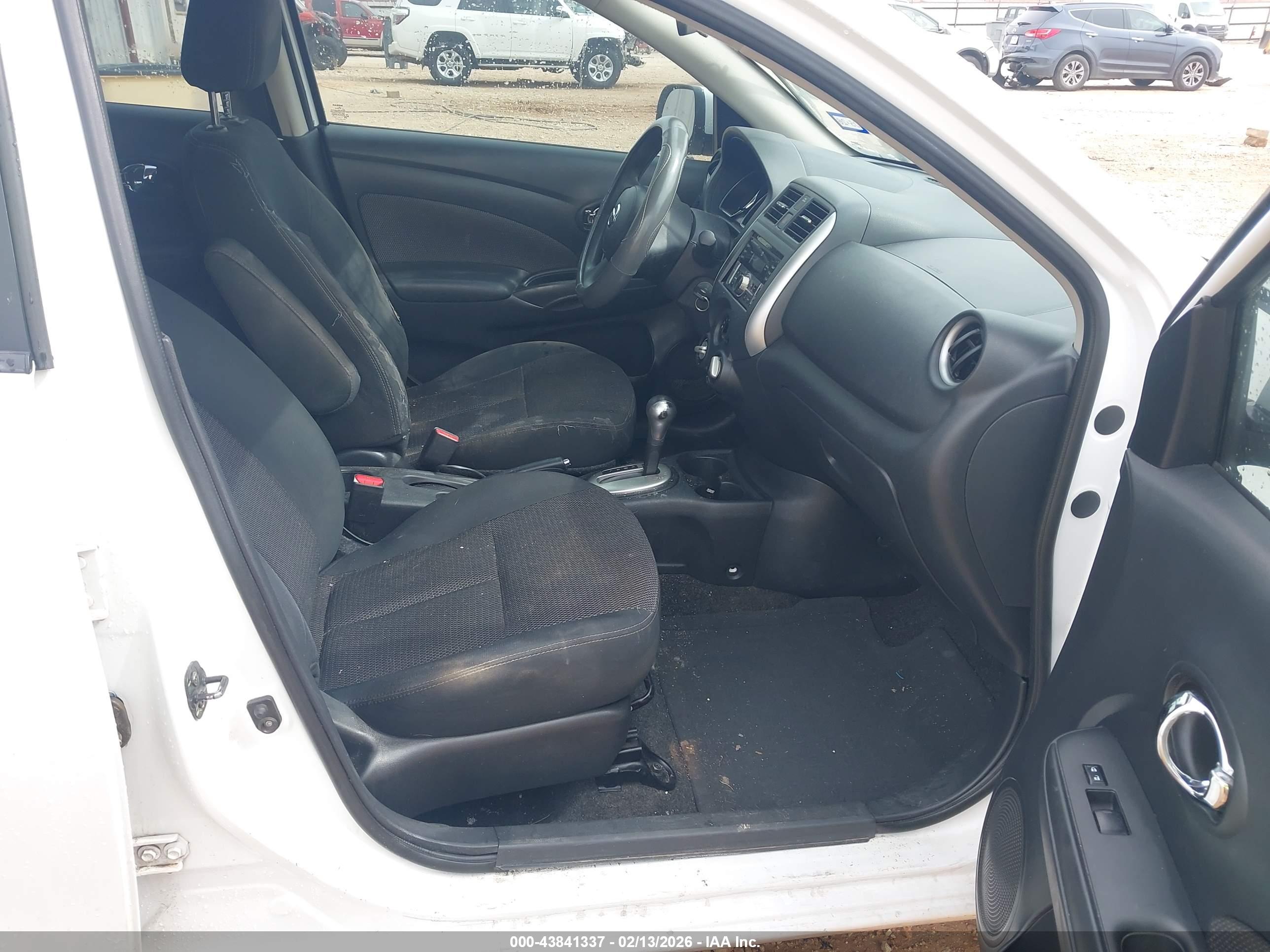 NISSAN VERSA image 5