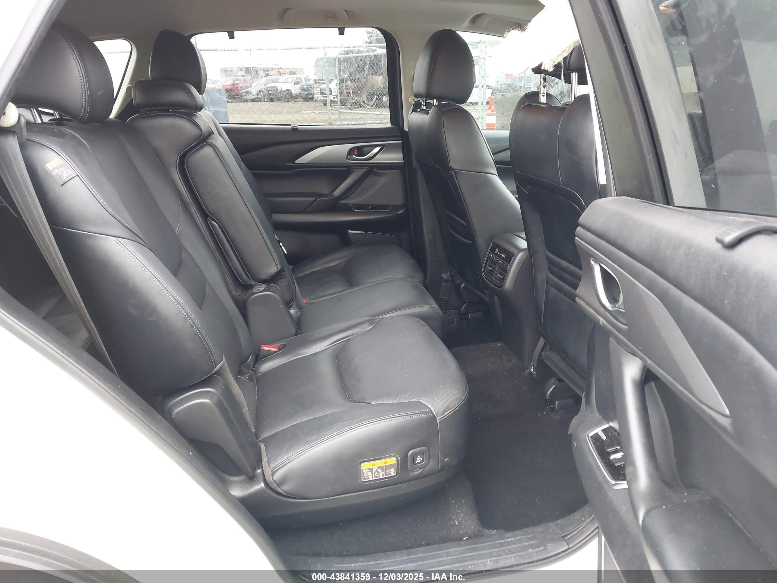 MAZDA CX-9 image 8