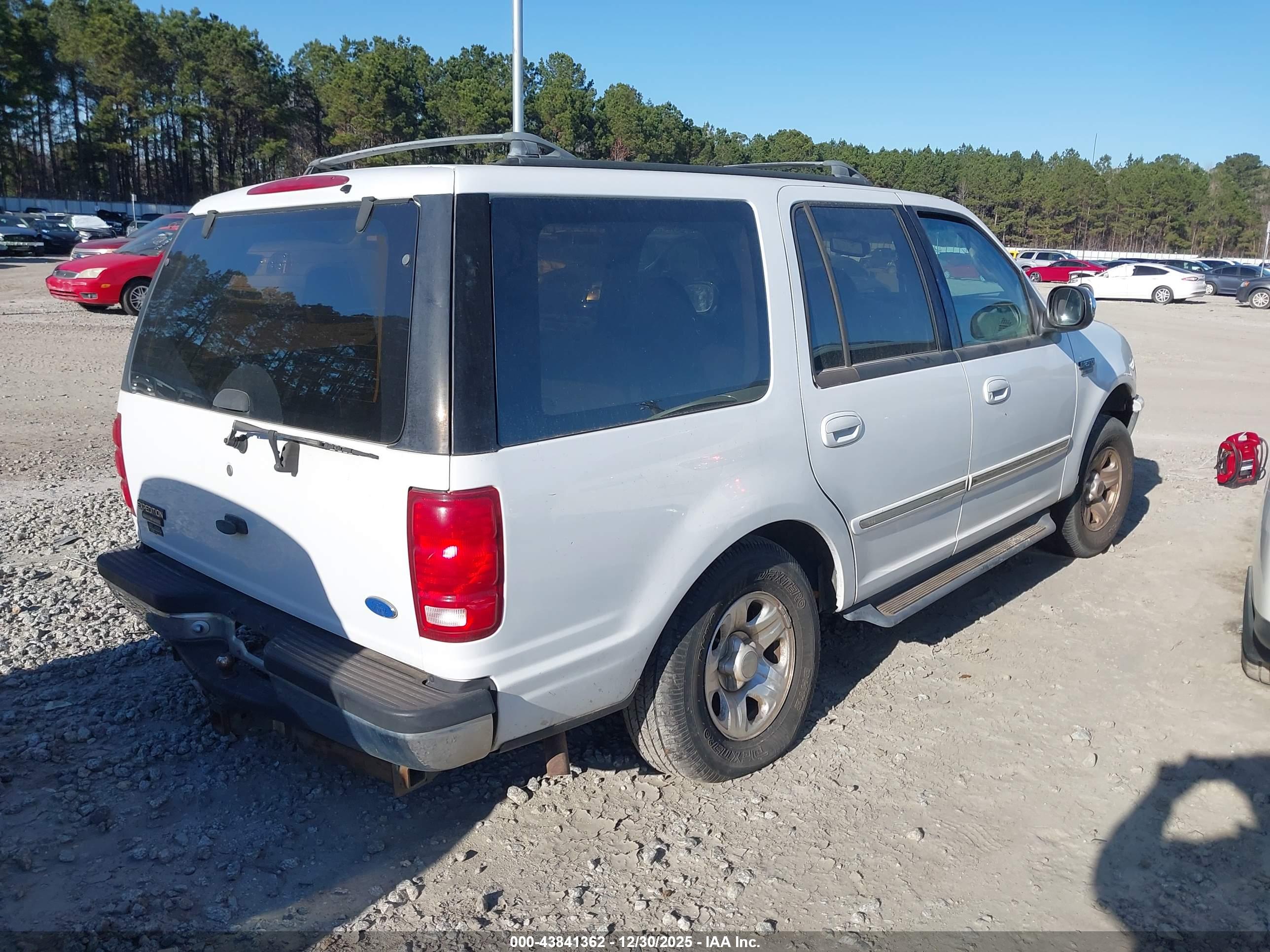 FORD EXPEDITION image 4