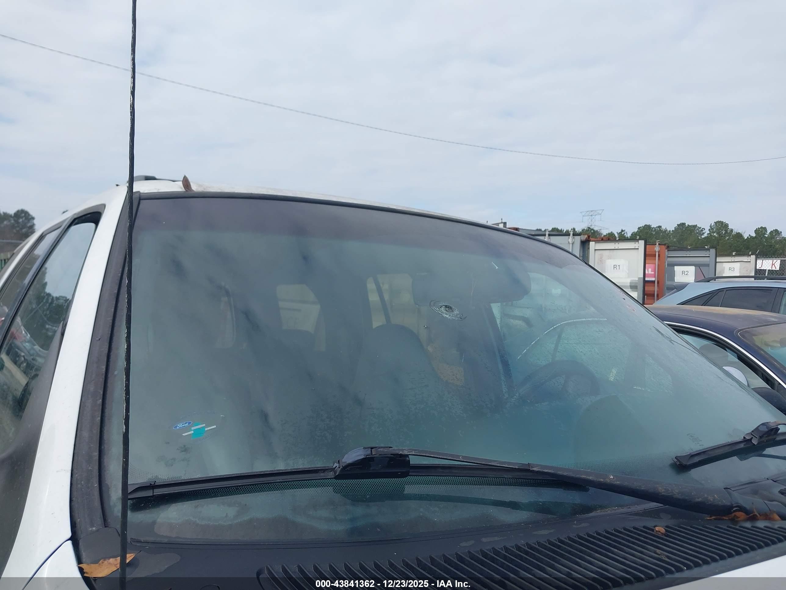 FORD EXPEDITION image 6