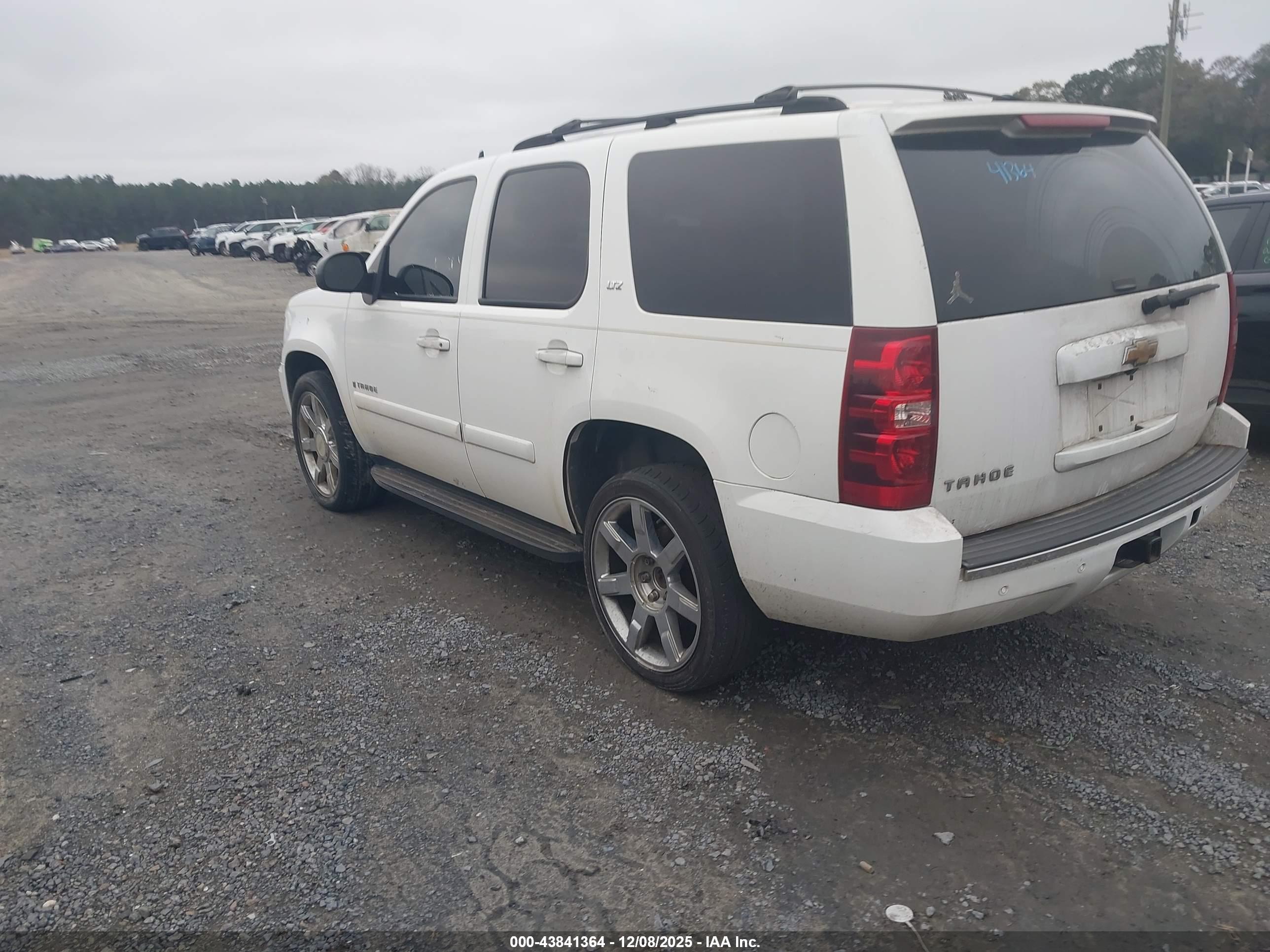 CHEVROLET TAHOE image 3