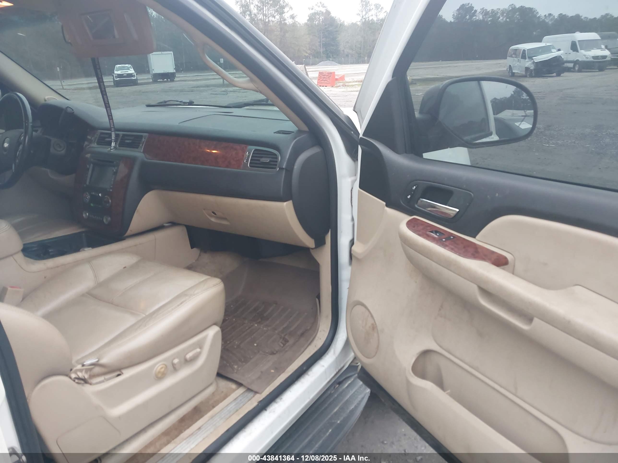 CHEVROLET TAHOE image 5
