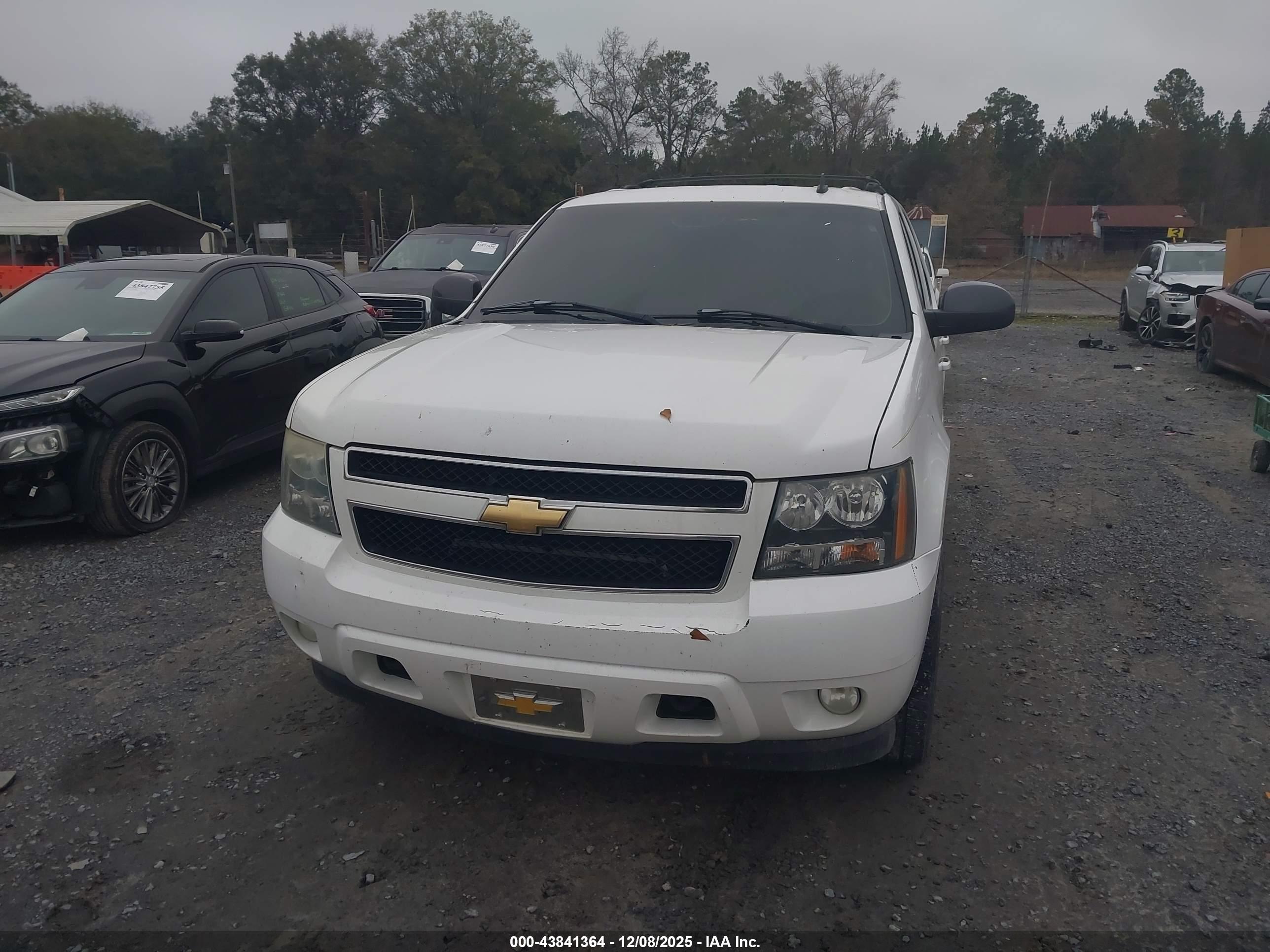 CHEVROLET TAHOE image 6