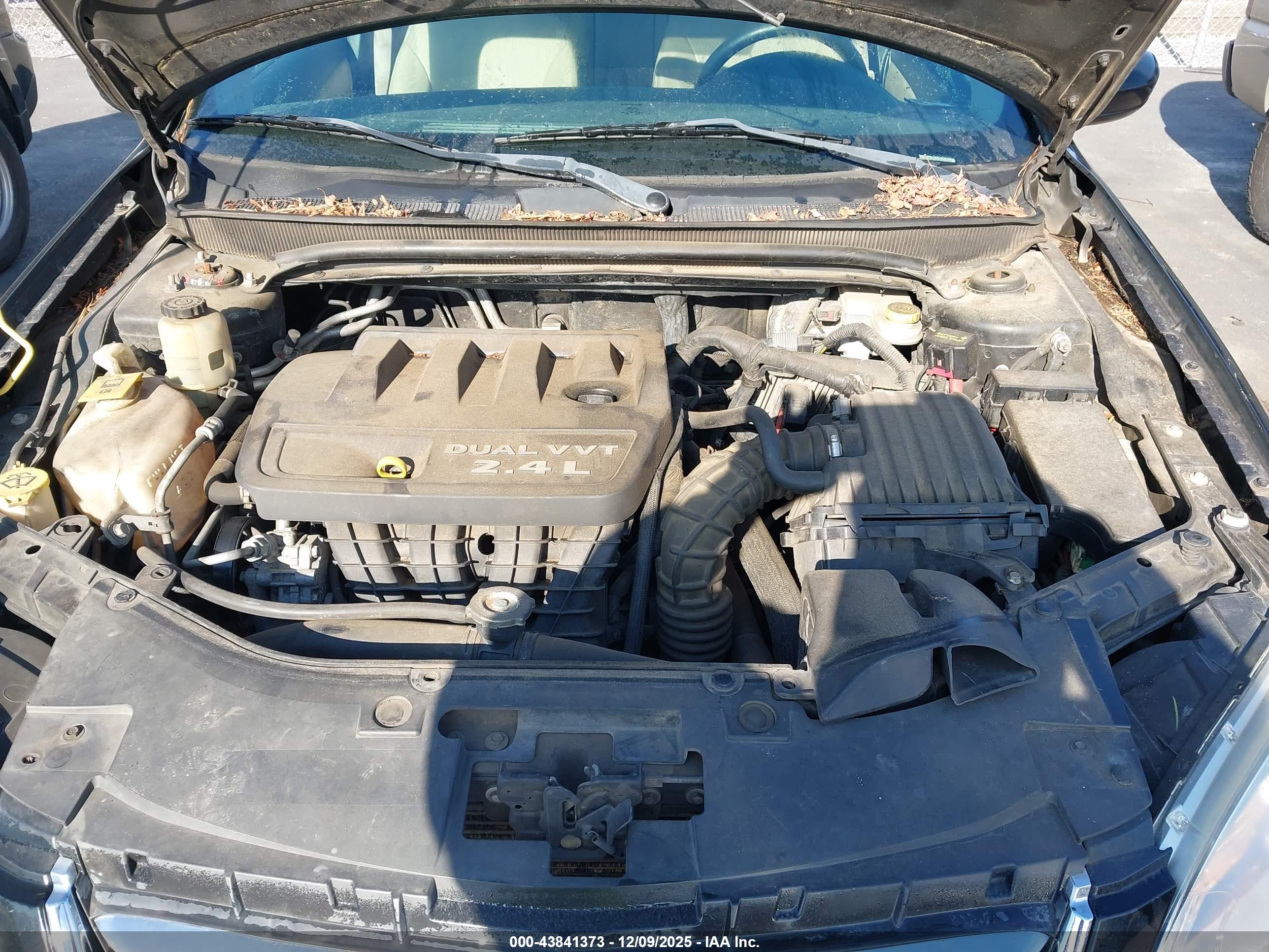 CHRYSLER 200 image 10