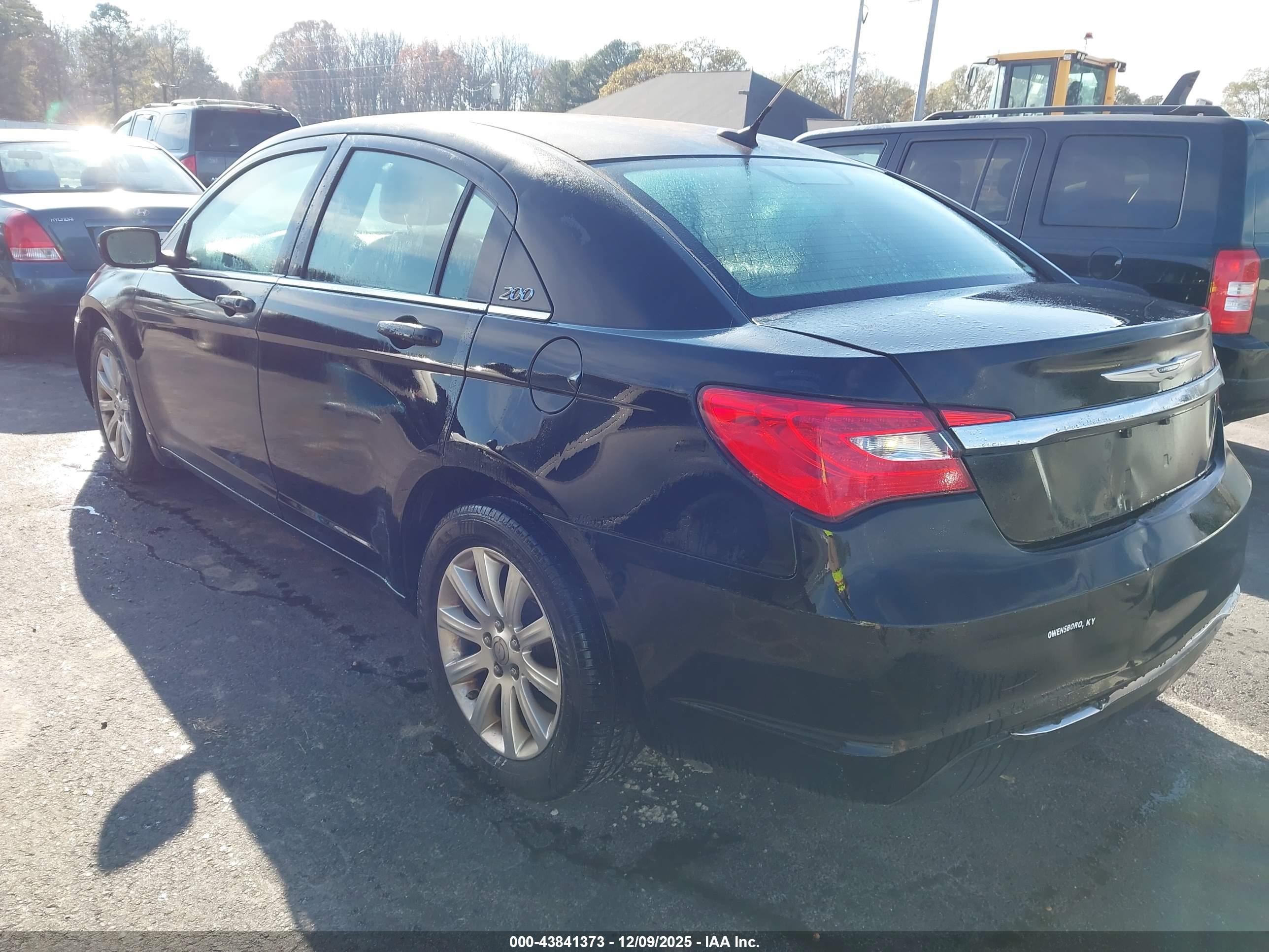 CHRYSLER 200 image 3