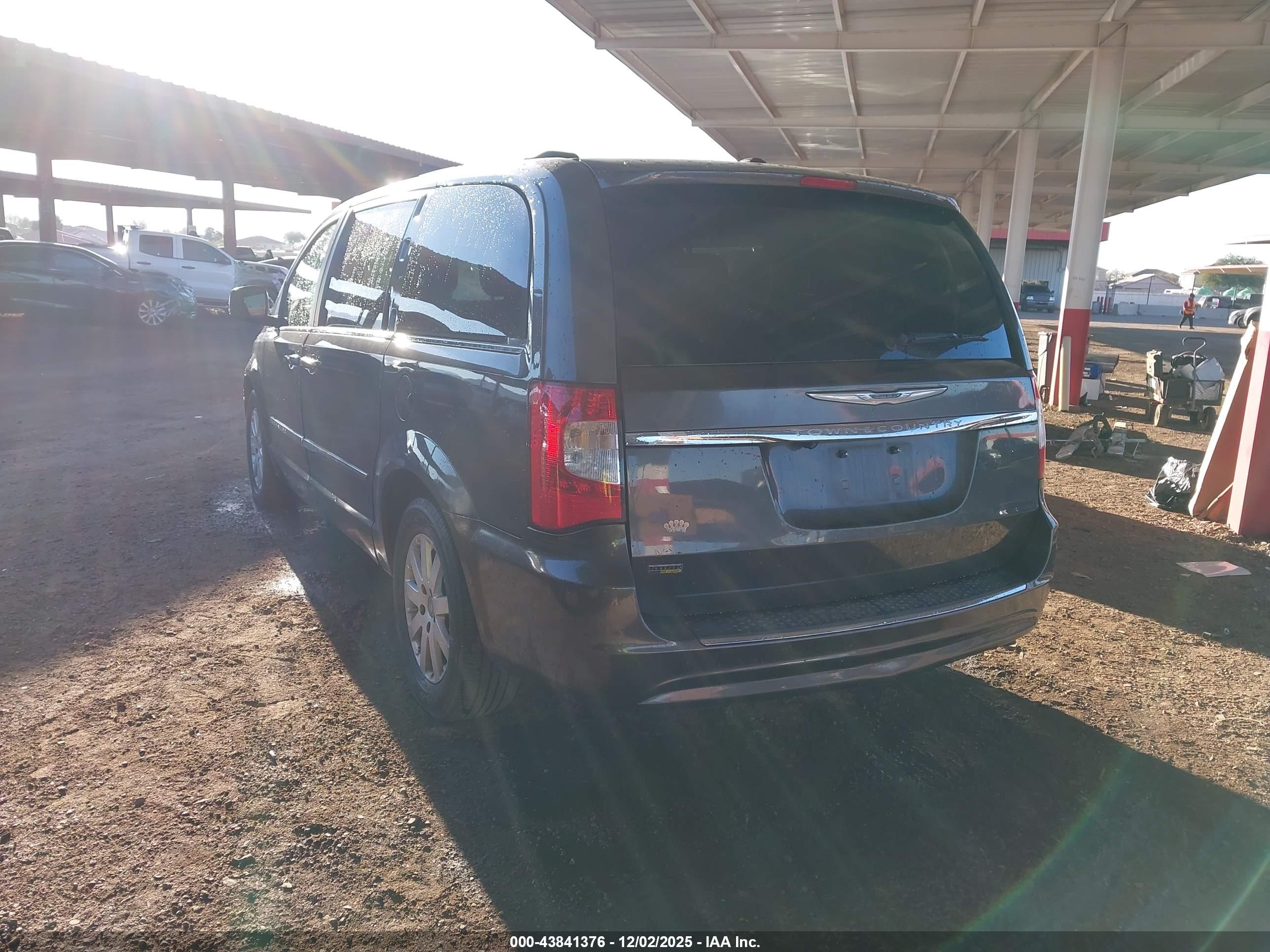 CHRYSLER TOWN image 3