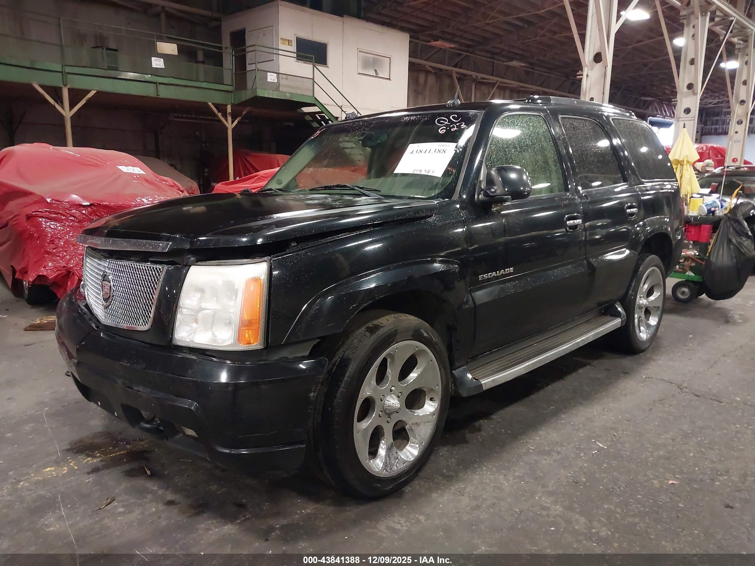 CADILLAC ESCALADE image 2