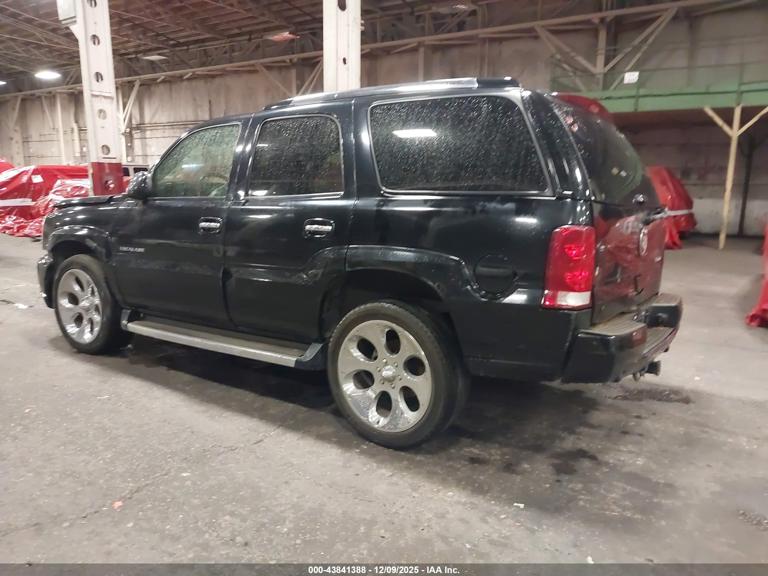 CADILLAC ESCALADE image 3