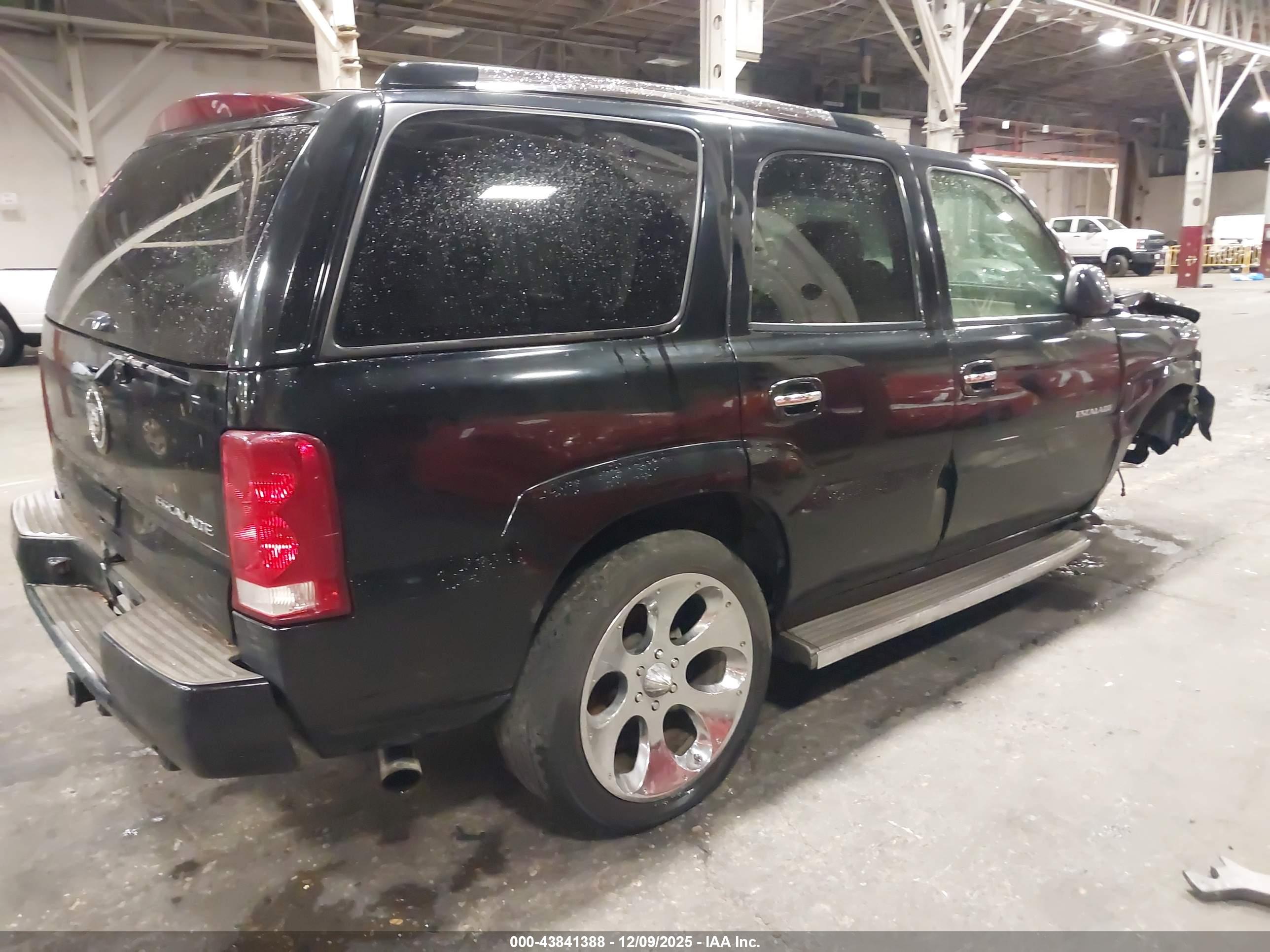 CADILLAC ESCALADE image 4