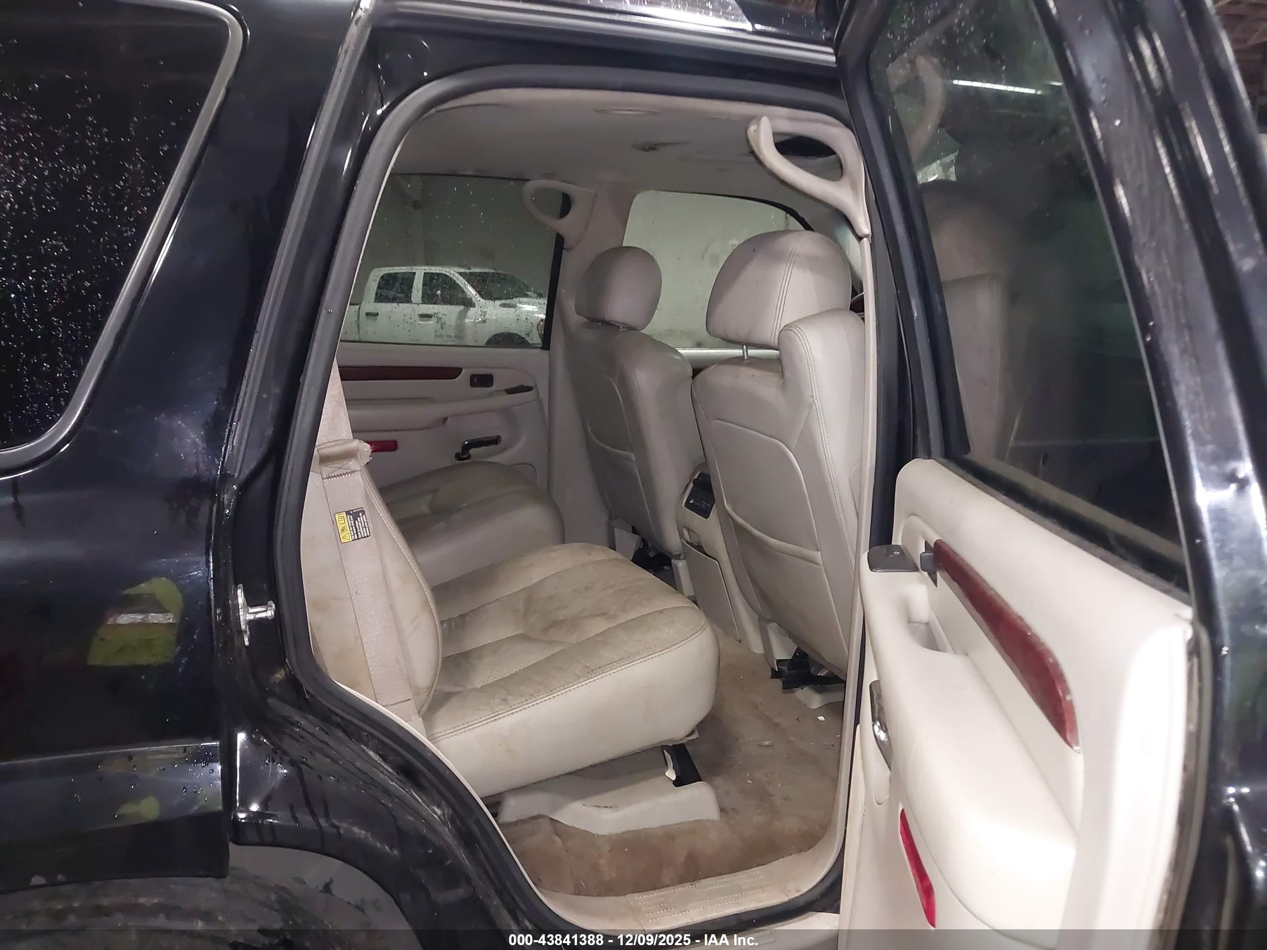 CADILLAC ESCALADE image 8