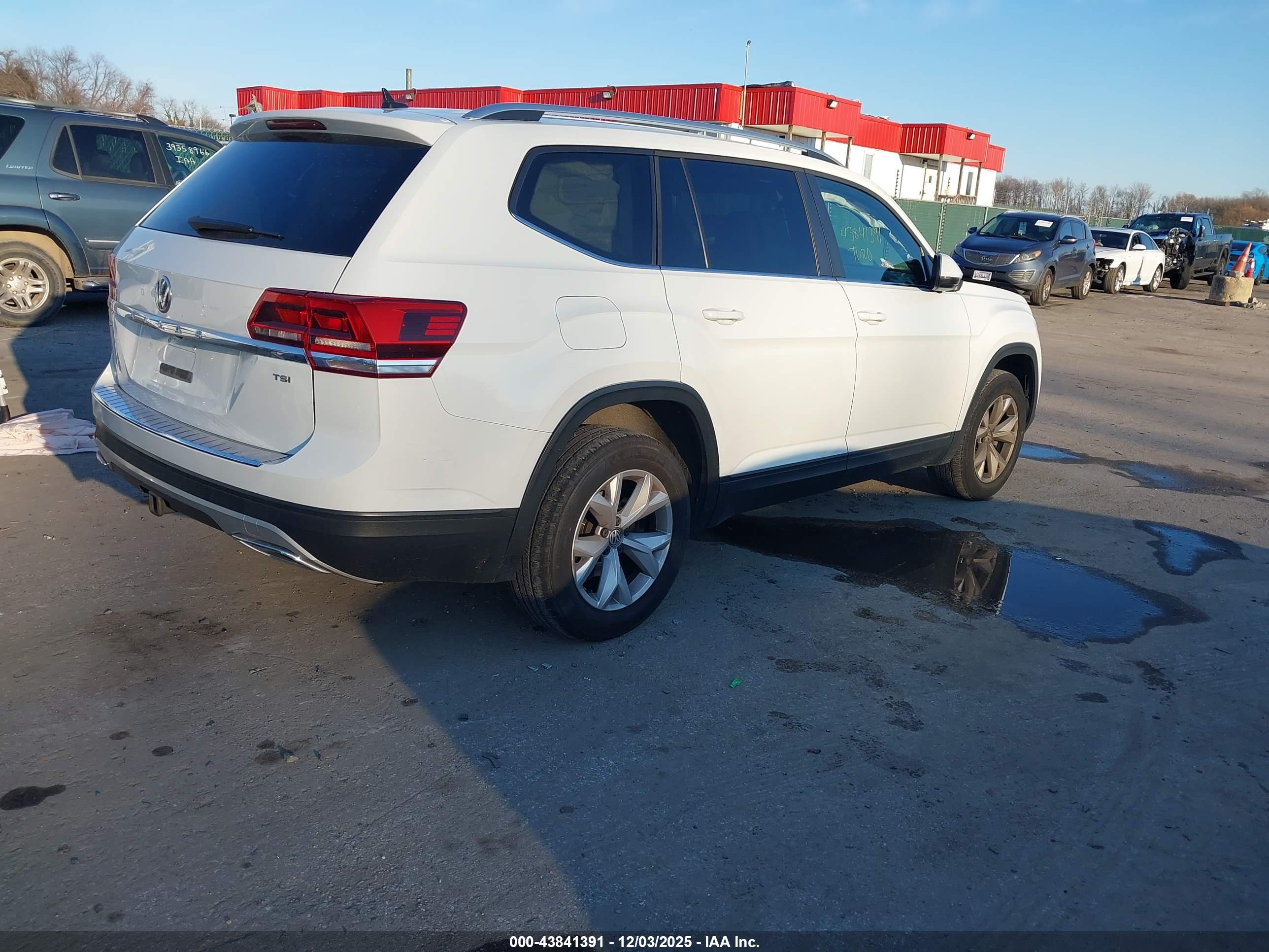 VOLKSWAGEN ATLAS image 4