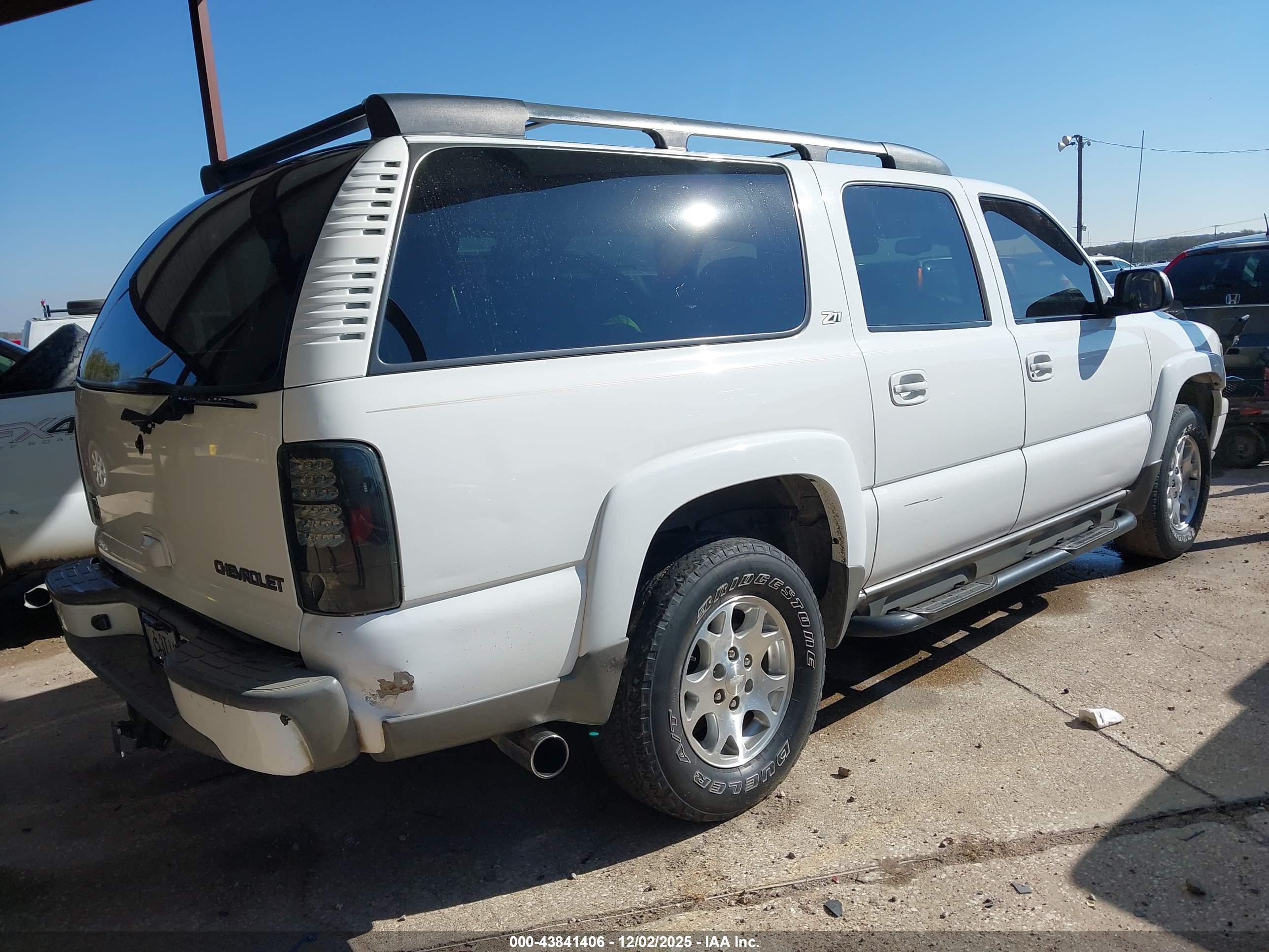 CHEVROLET SUBURBAN image 4