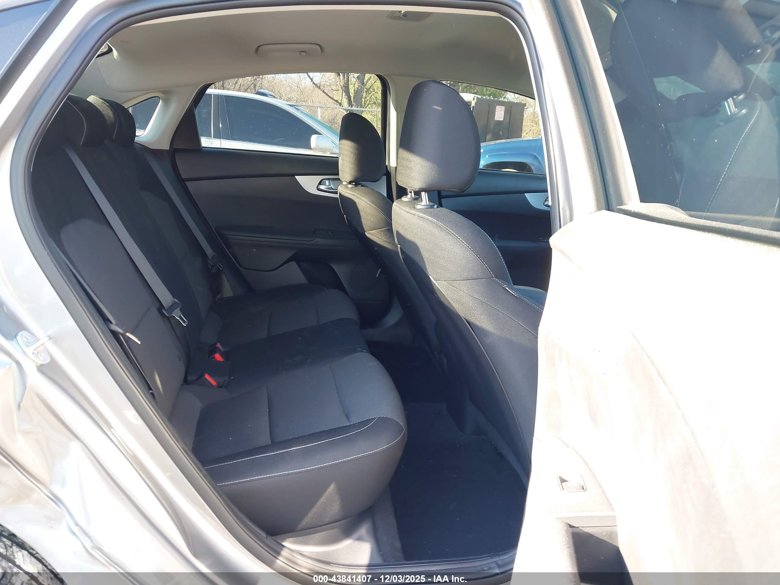 KIA FORTE image 8