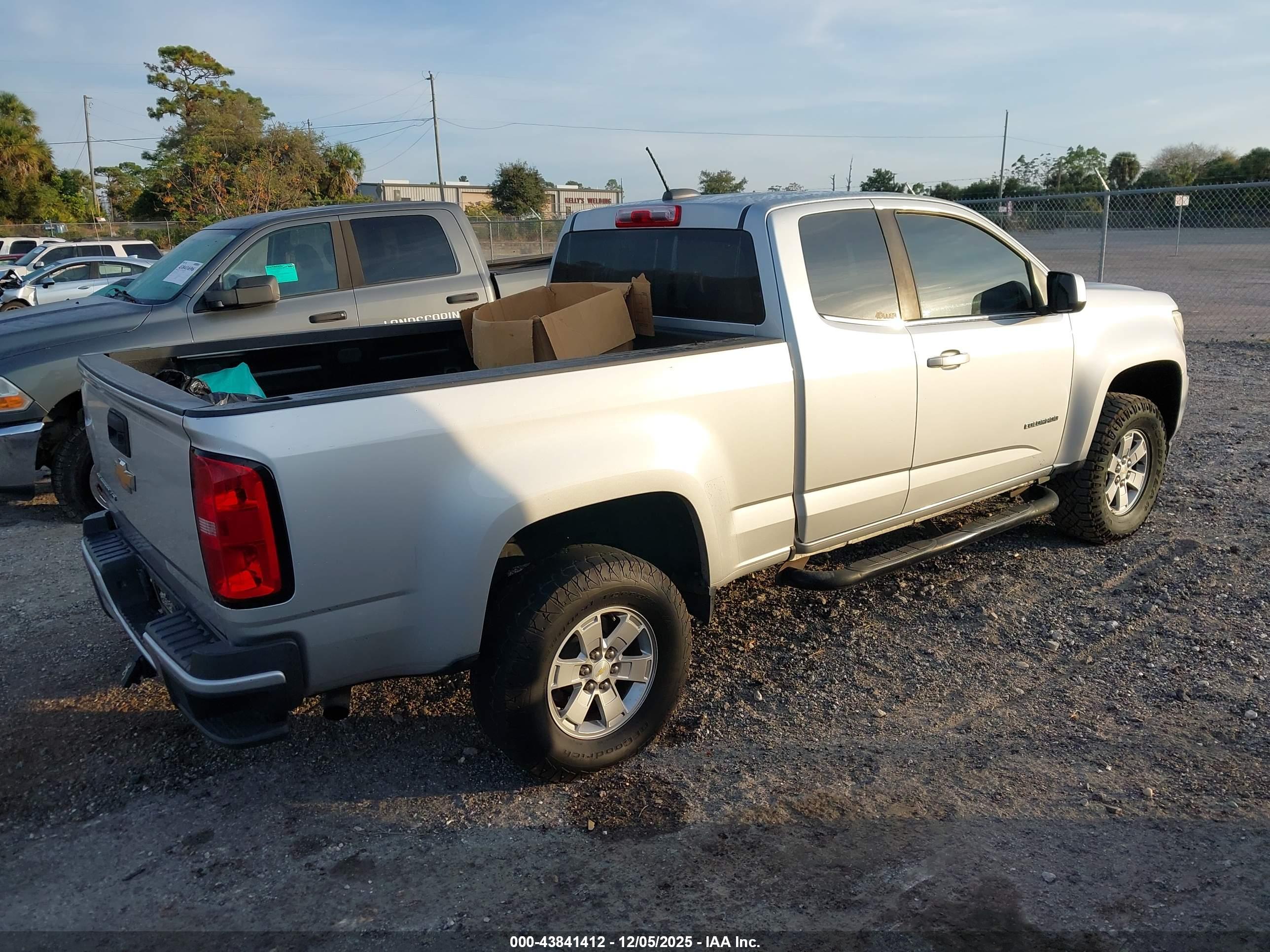 CHEVROLET COLORADO image 4
