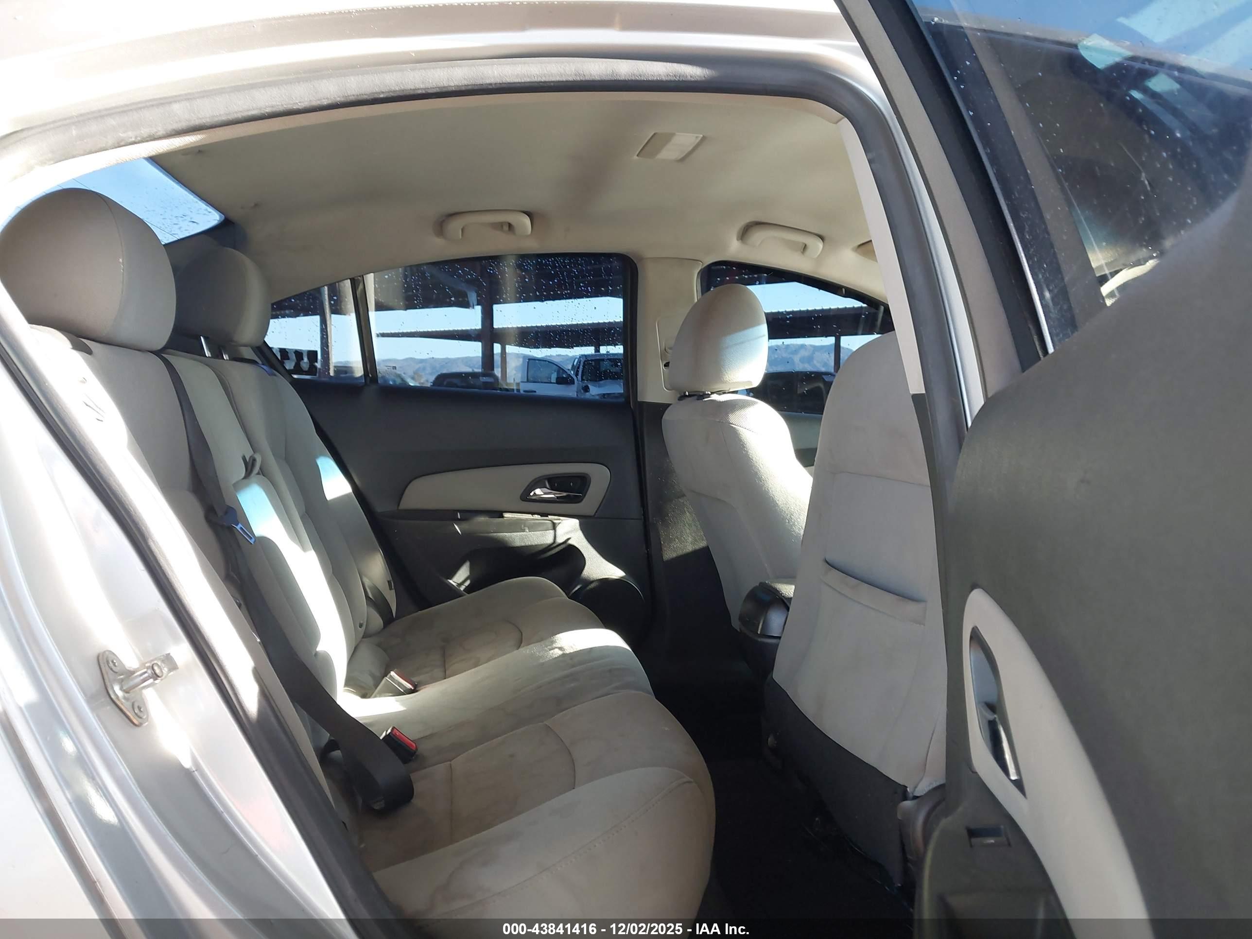 CHEVROLET CRUZE image 8