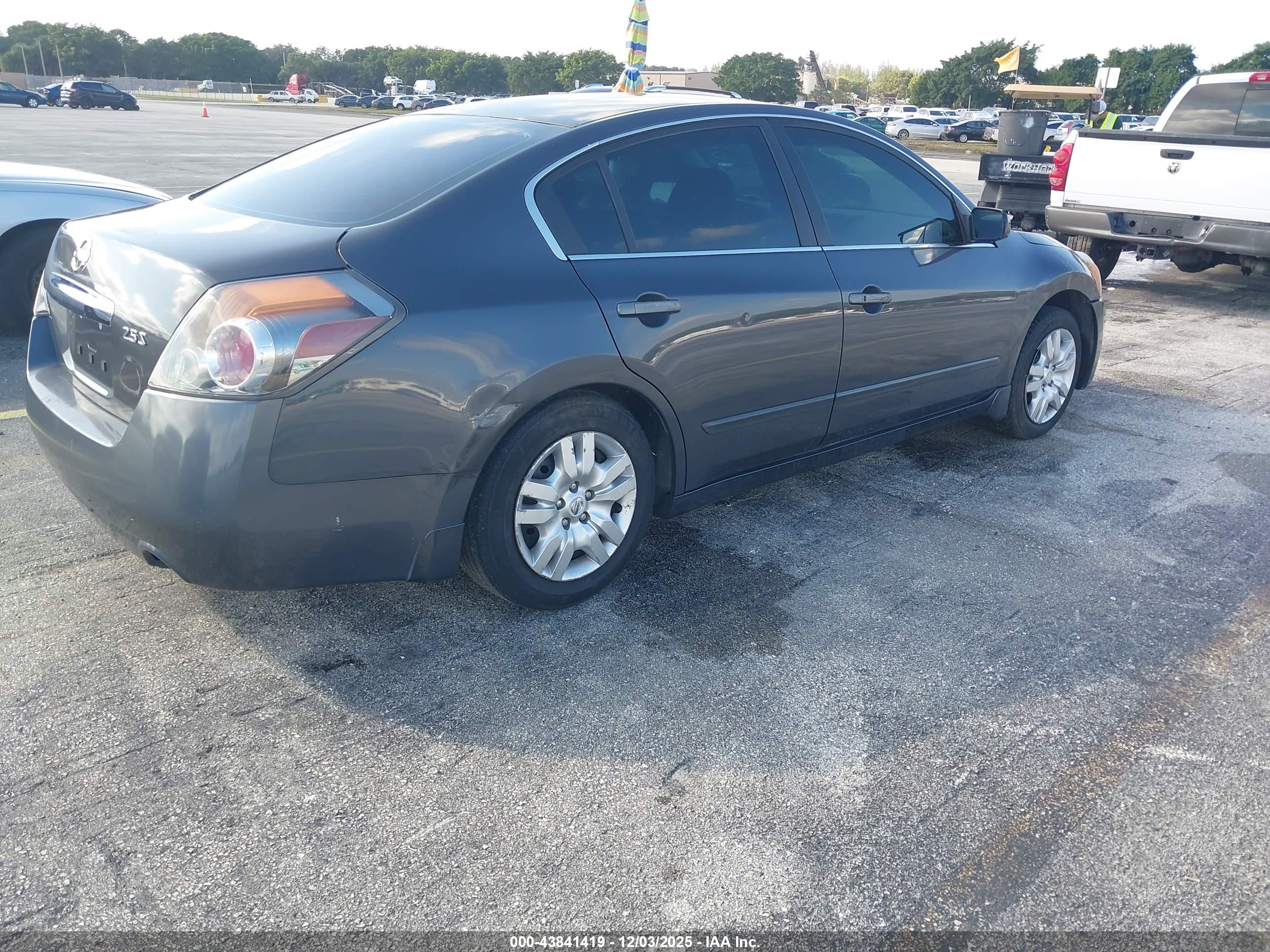 NISSAN ALTIMA image 4
