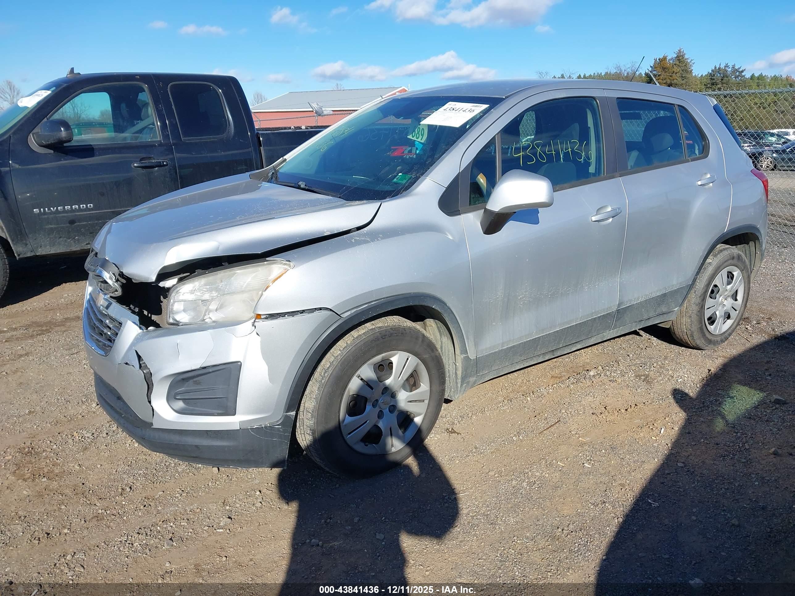 CHEVROLET TRAX image 2