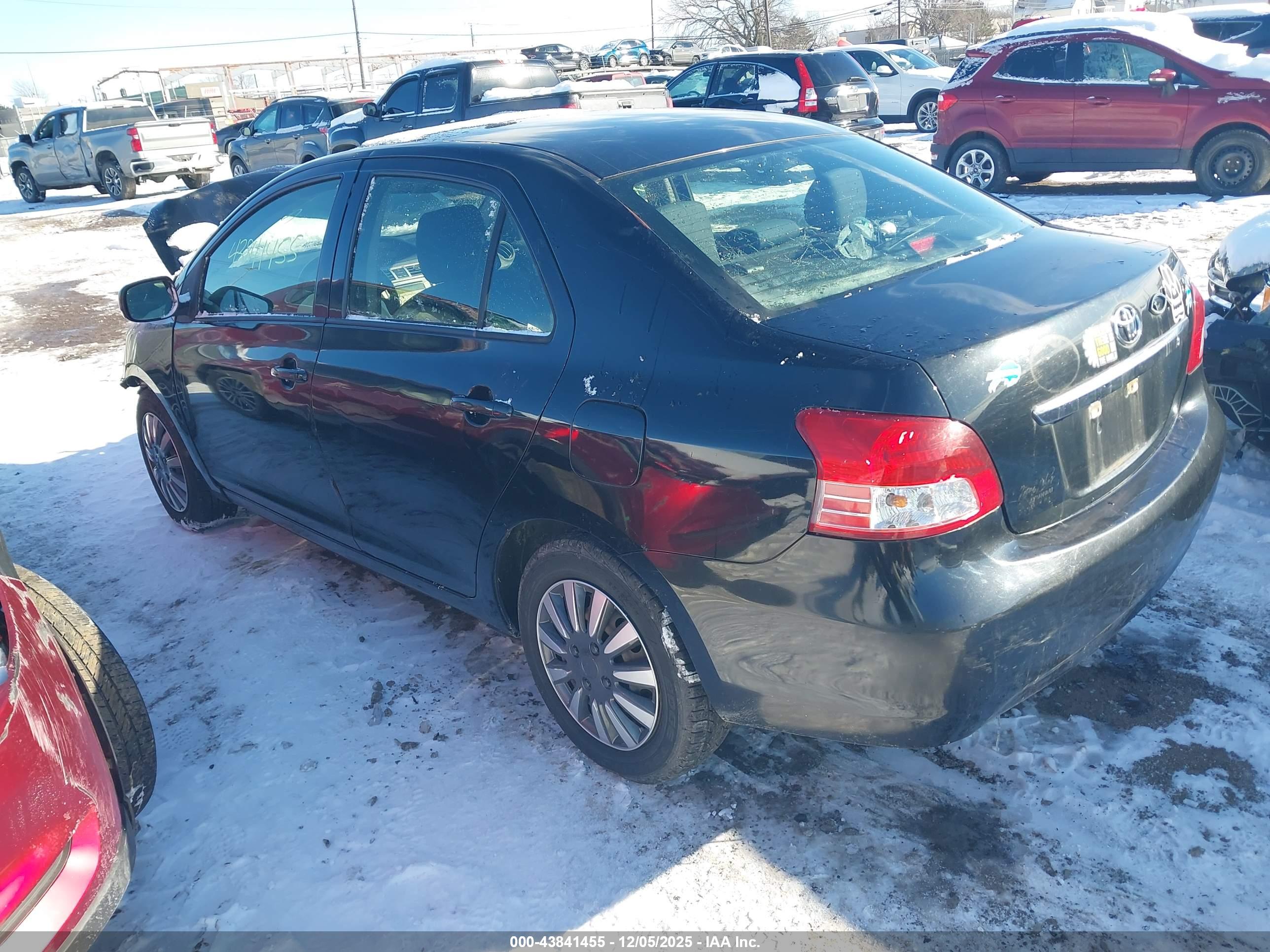 TOYOTA YARIS image 3
