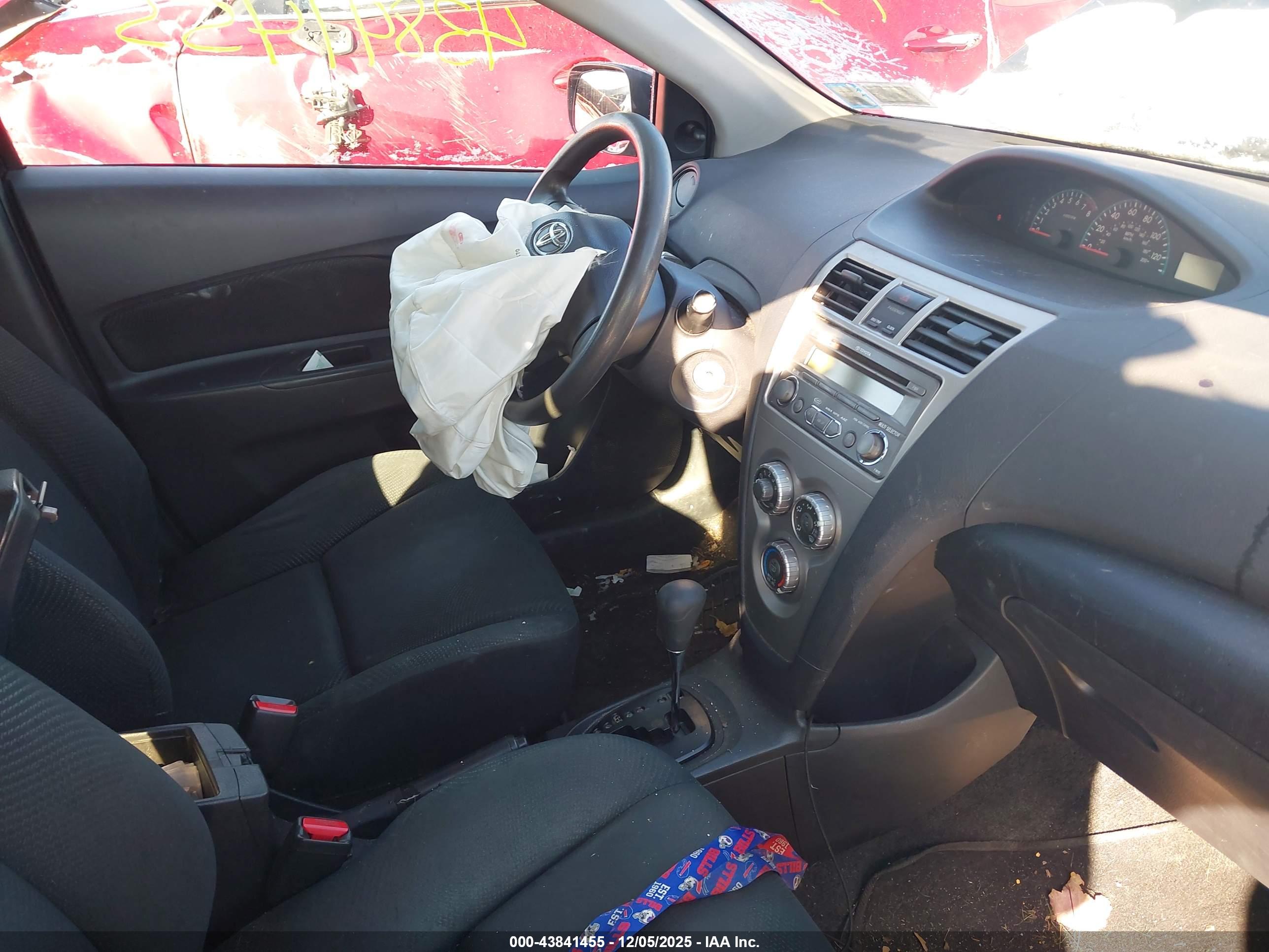 TOYOTA YARIS image 5