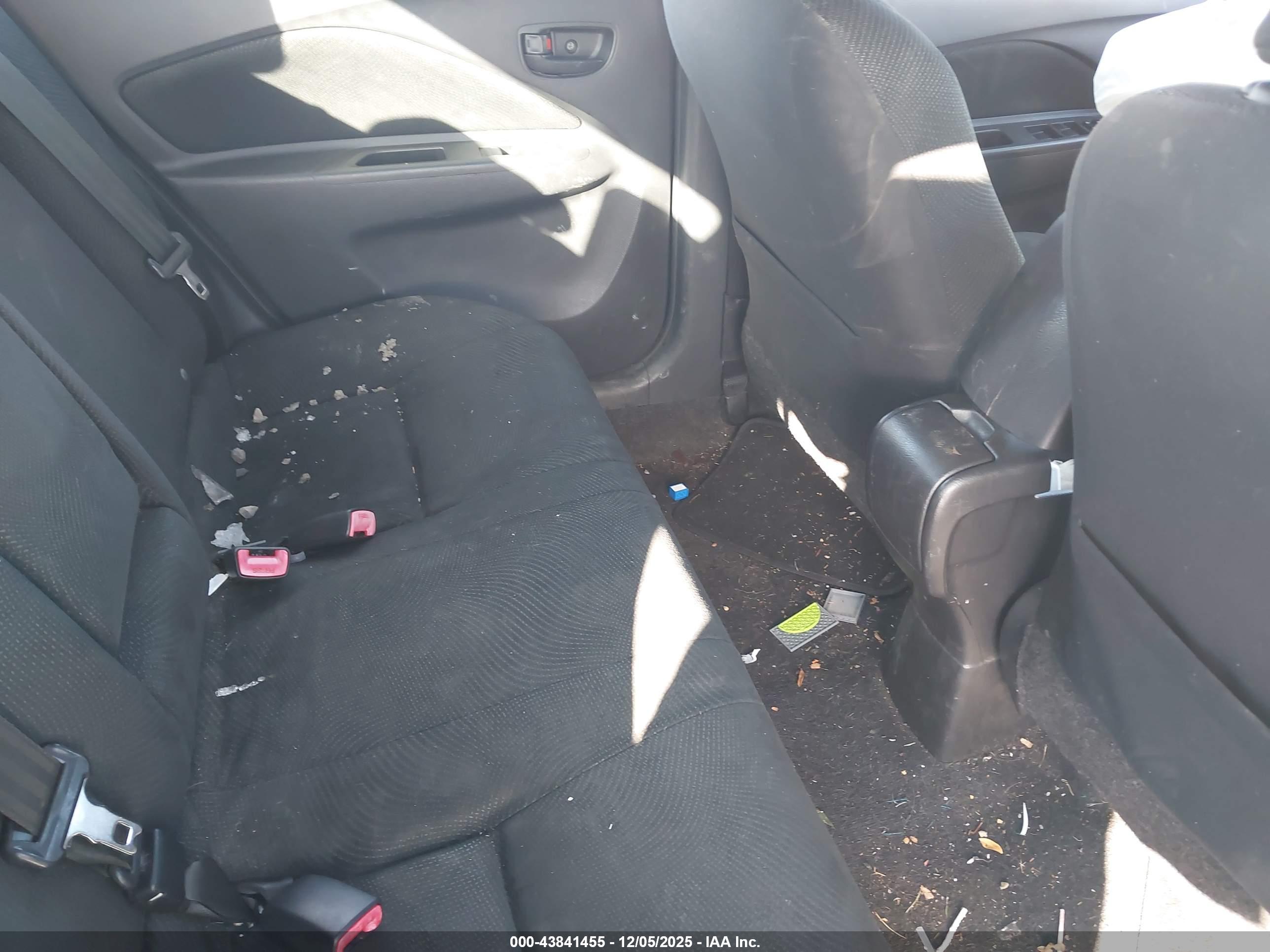 TOYOTA YARIS image 8