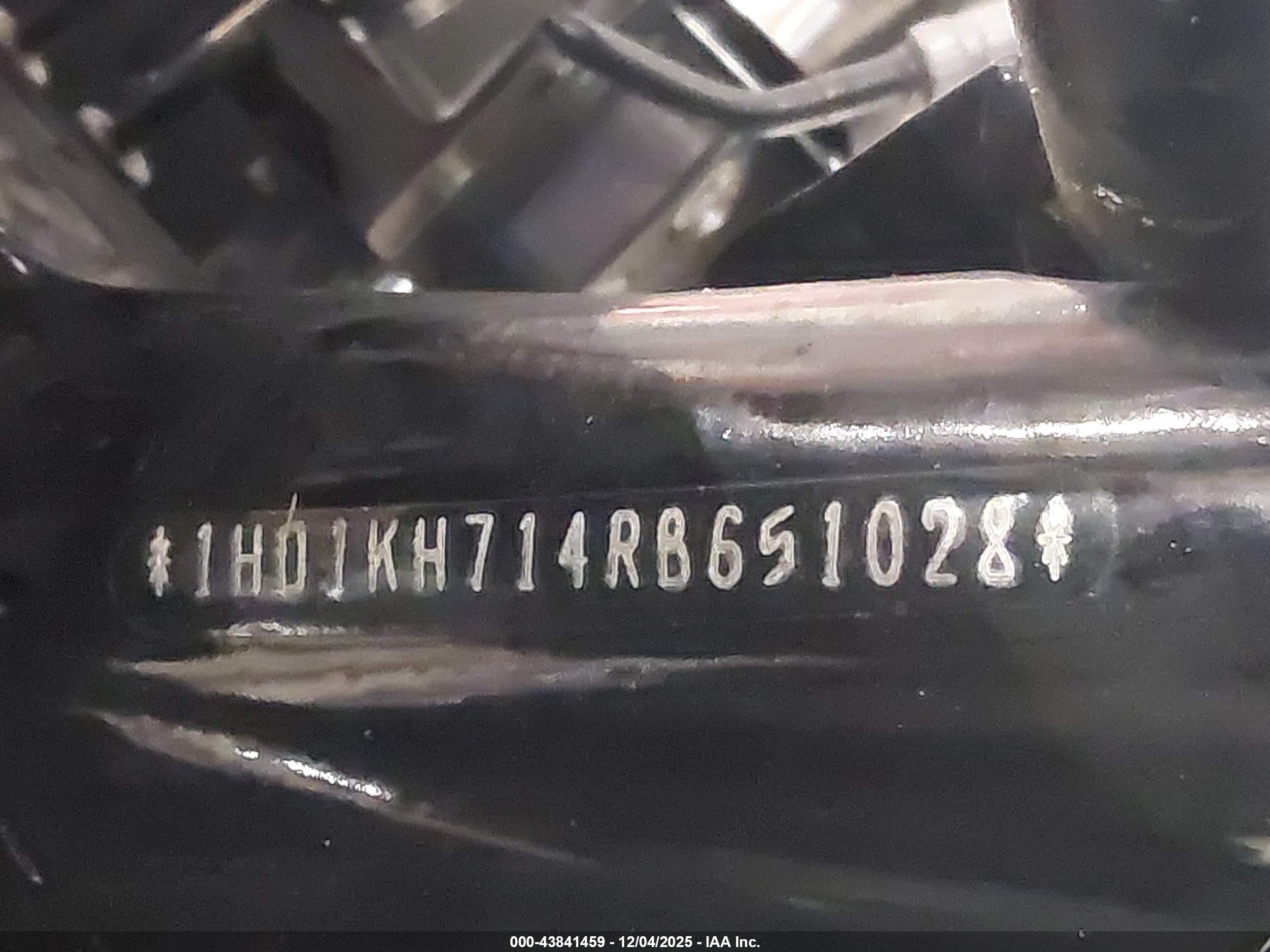 HARLEY-DAVIDSON FLTRX image 10