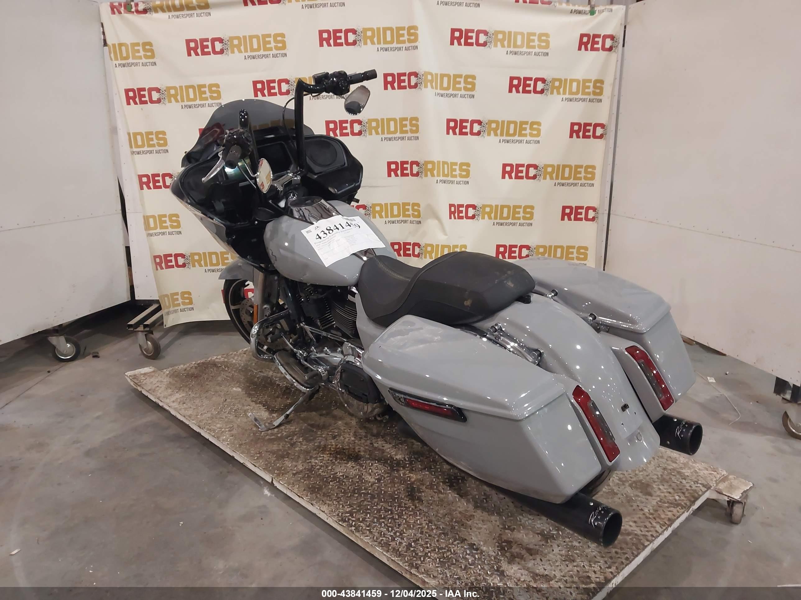 HARLEY-DAVIDSON FLTRX image 3