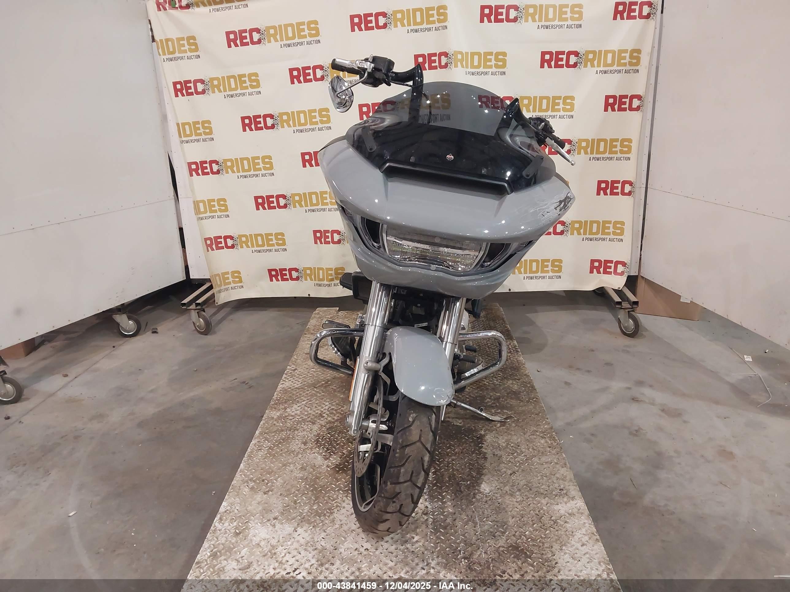 HARLEY-DAVIDSON FLTRX image 5